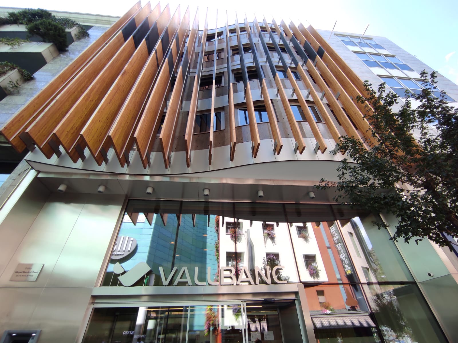 La seu central de Vall Banc, a l'avinguda Carlemany.