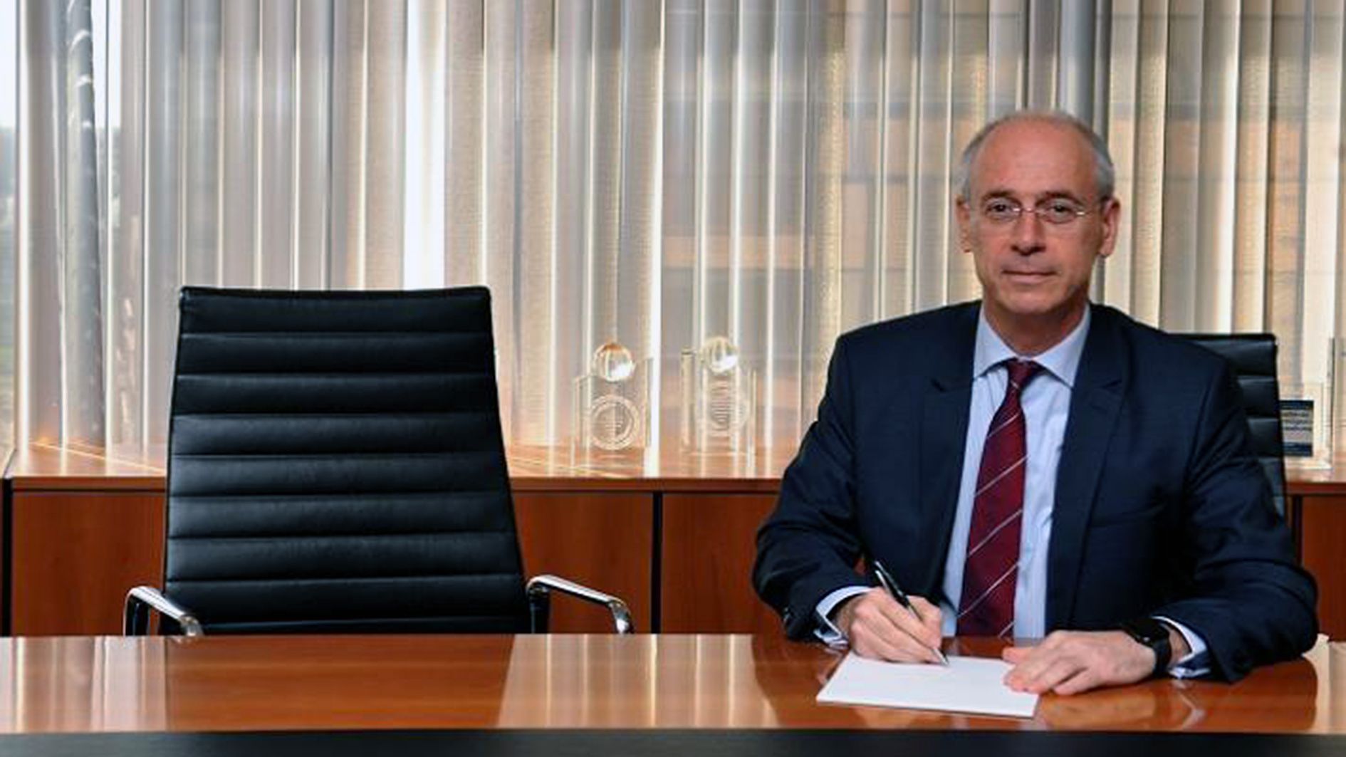 Per ara no ha transcendit qui ocuparà la cadira de José Luis Dorado.