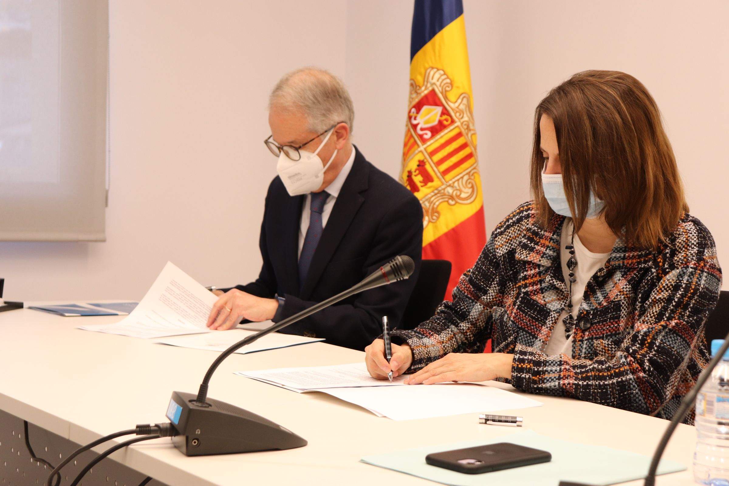 Moment de la signatura del conveni per al programa Aptitude a Escaldes-Engordany.