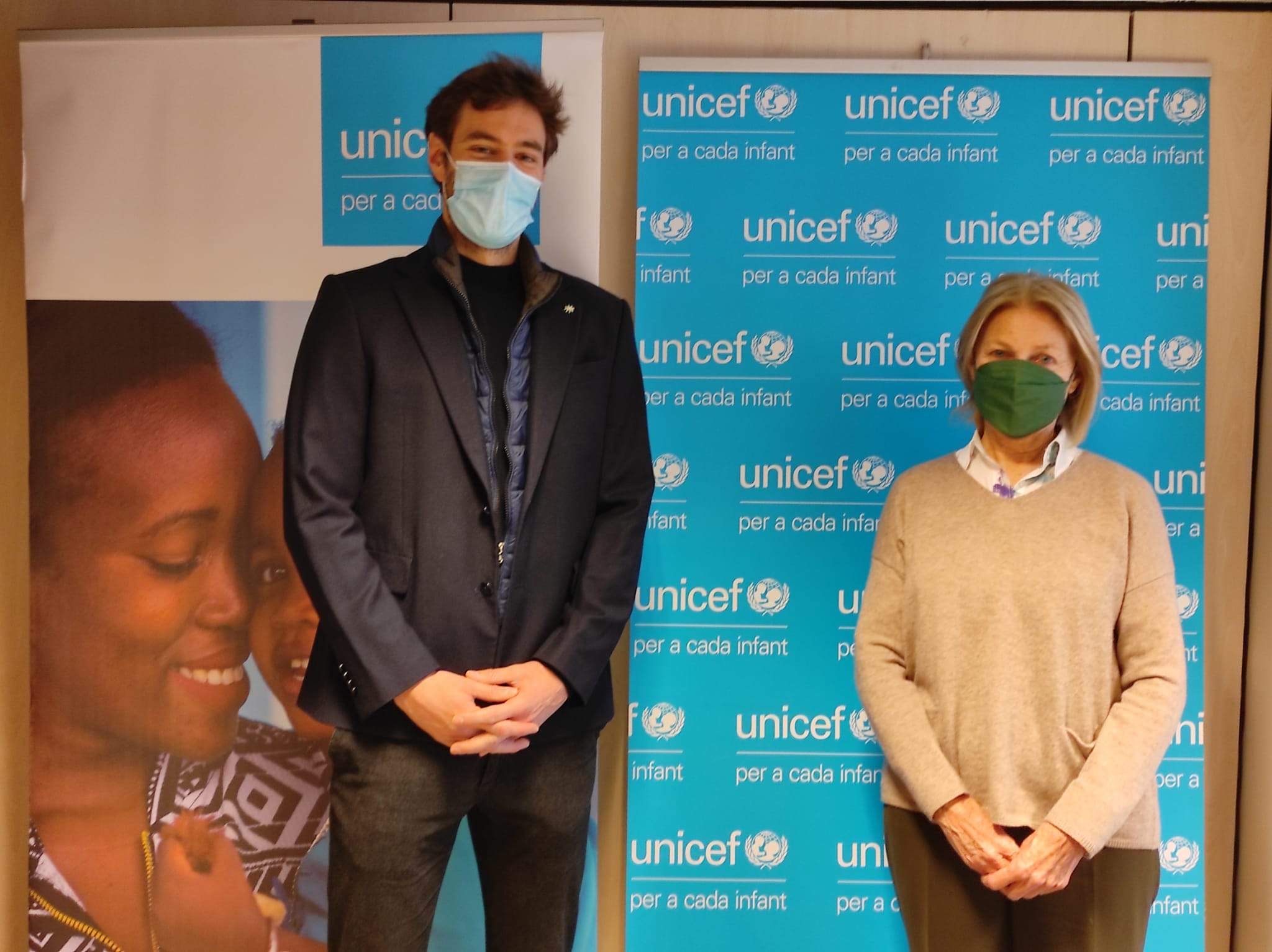 Higini Cierco Palau i Laura Àlvarez just abans de rubricar l'acord.