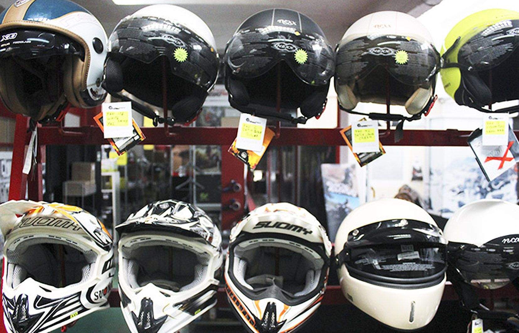 El detingut hauria sostret mercaderia en més d'una botiga de material motociclista.