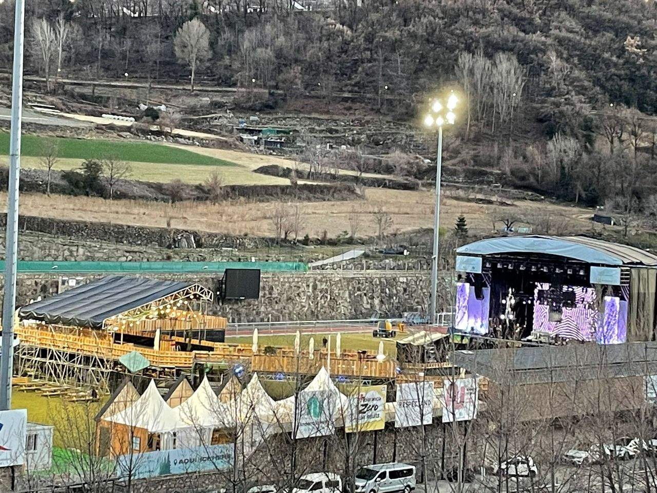 Aquest divendres es feien els darrers retocs al recinte.