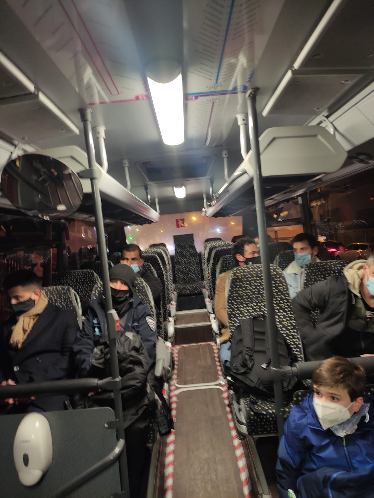 Un dels busos de la línia del Pas aquest diumenge.