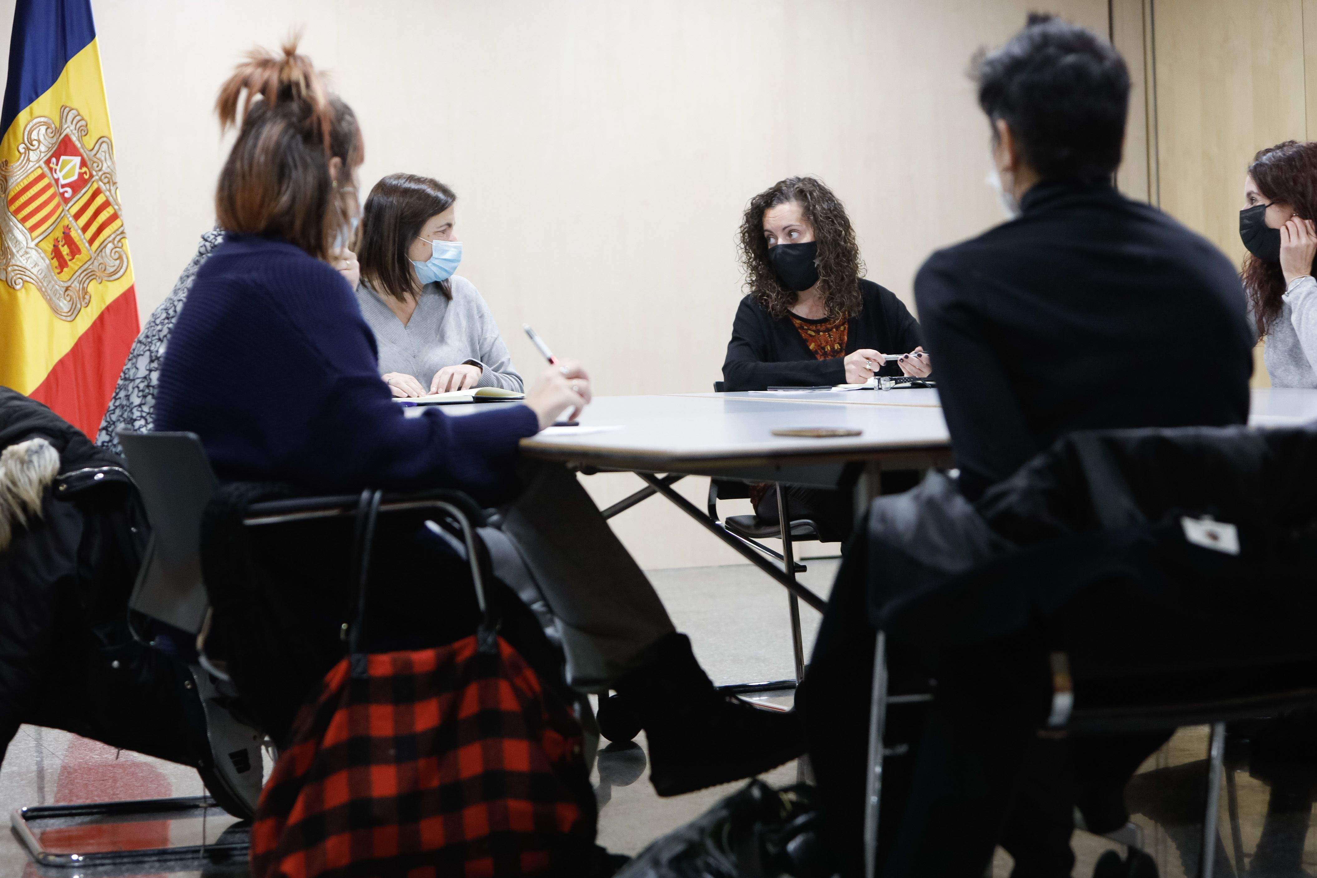 La junta del SEP en una reunió amb la ministra Trini Marín.