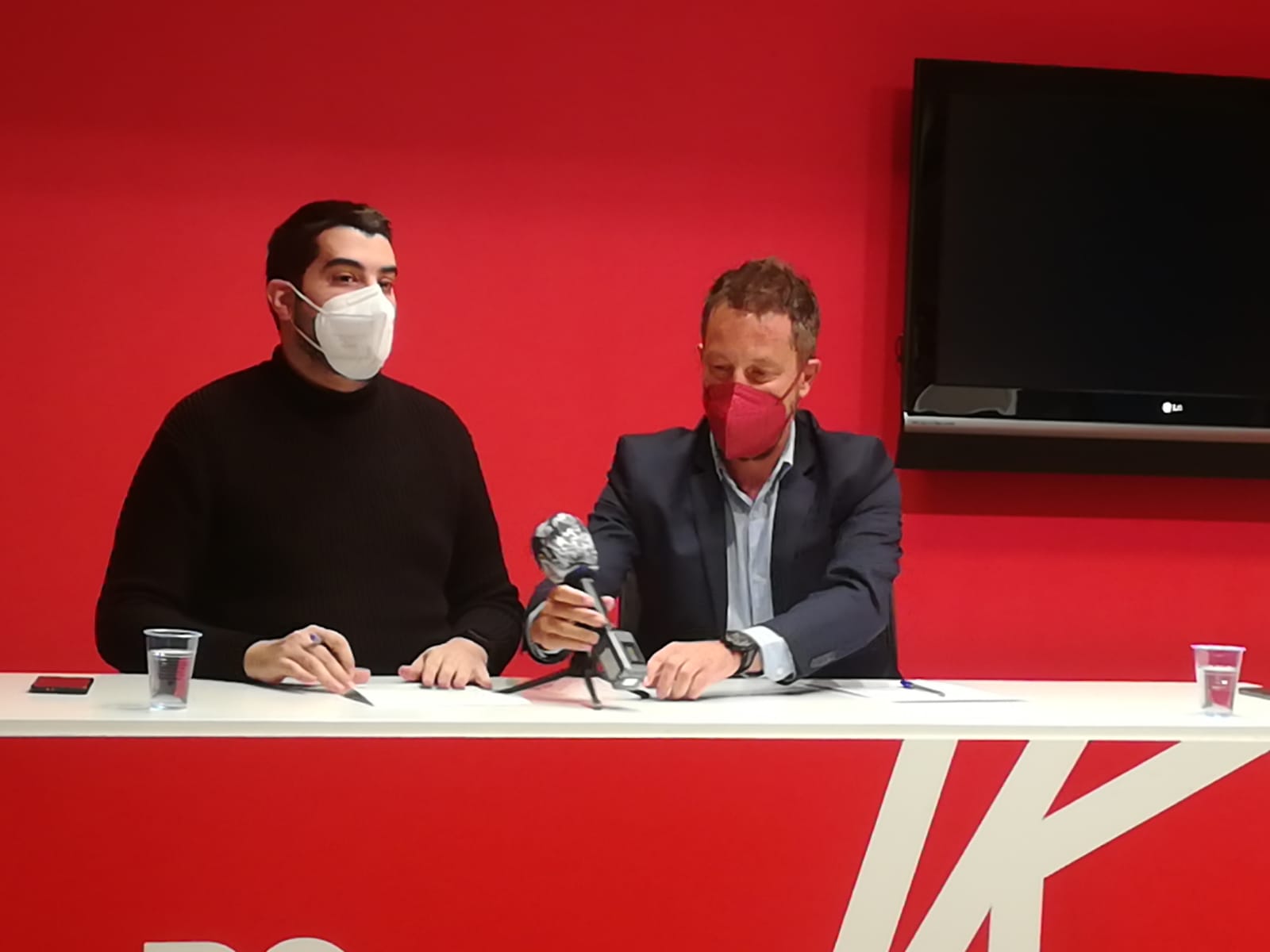 Pere Baró i Pere López abans de la roda de premsa d'aquest dilluns