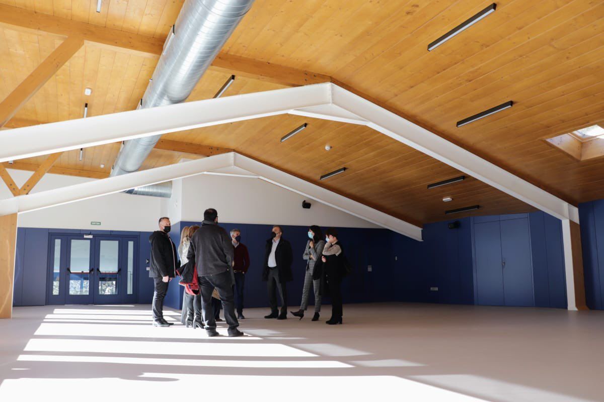 Un instant de la visita dels consellers generals al CREI.