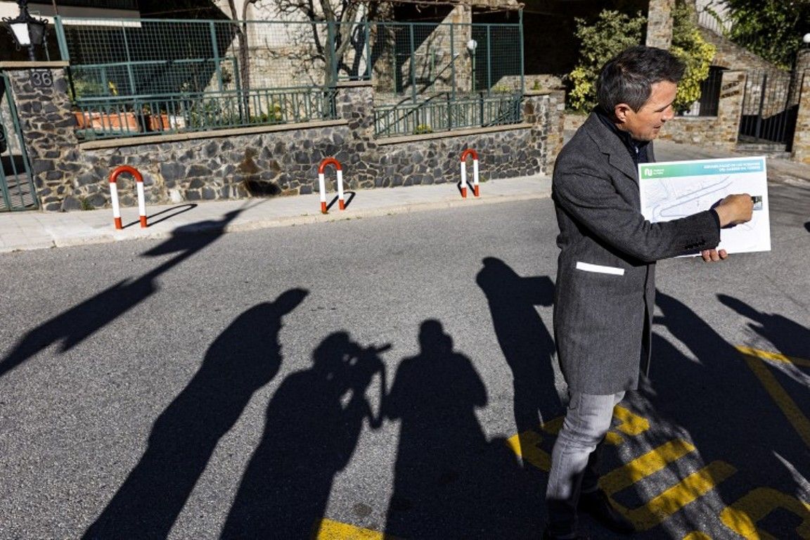 David Astrié explica els detalls de la remodelació de les voravies.