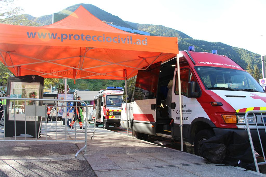 Un 'stop lab' mòbil de la Creu Roja.