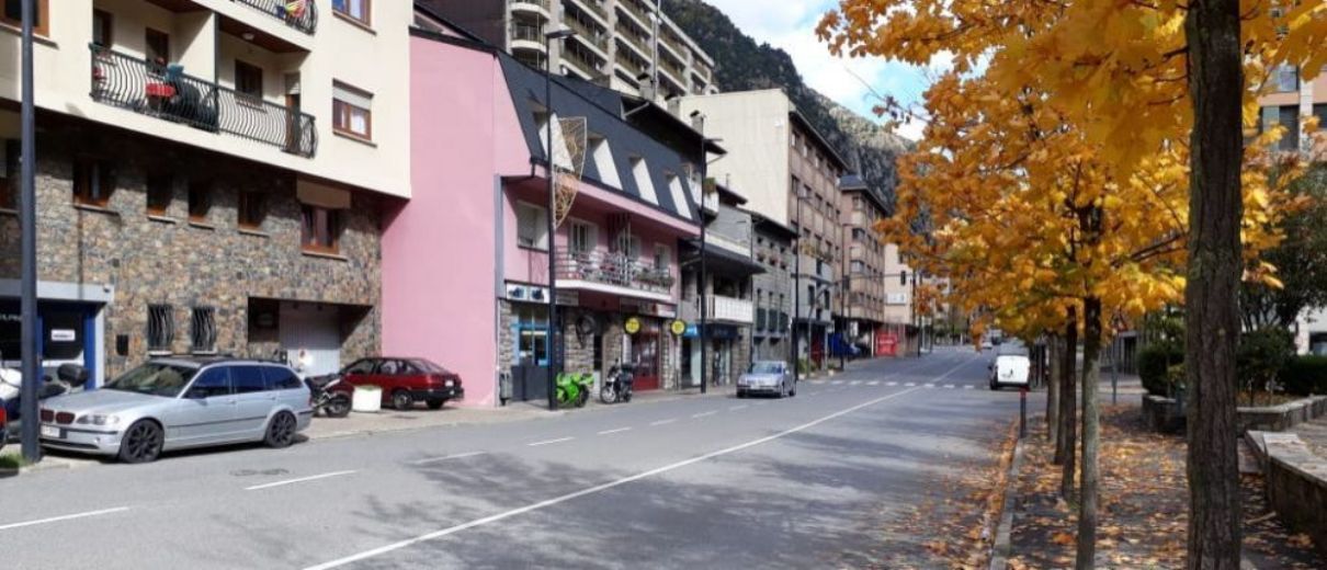 L'avinguda Enclar, a Santa Coloma.