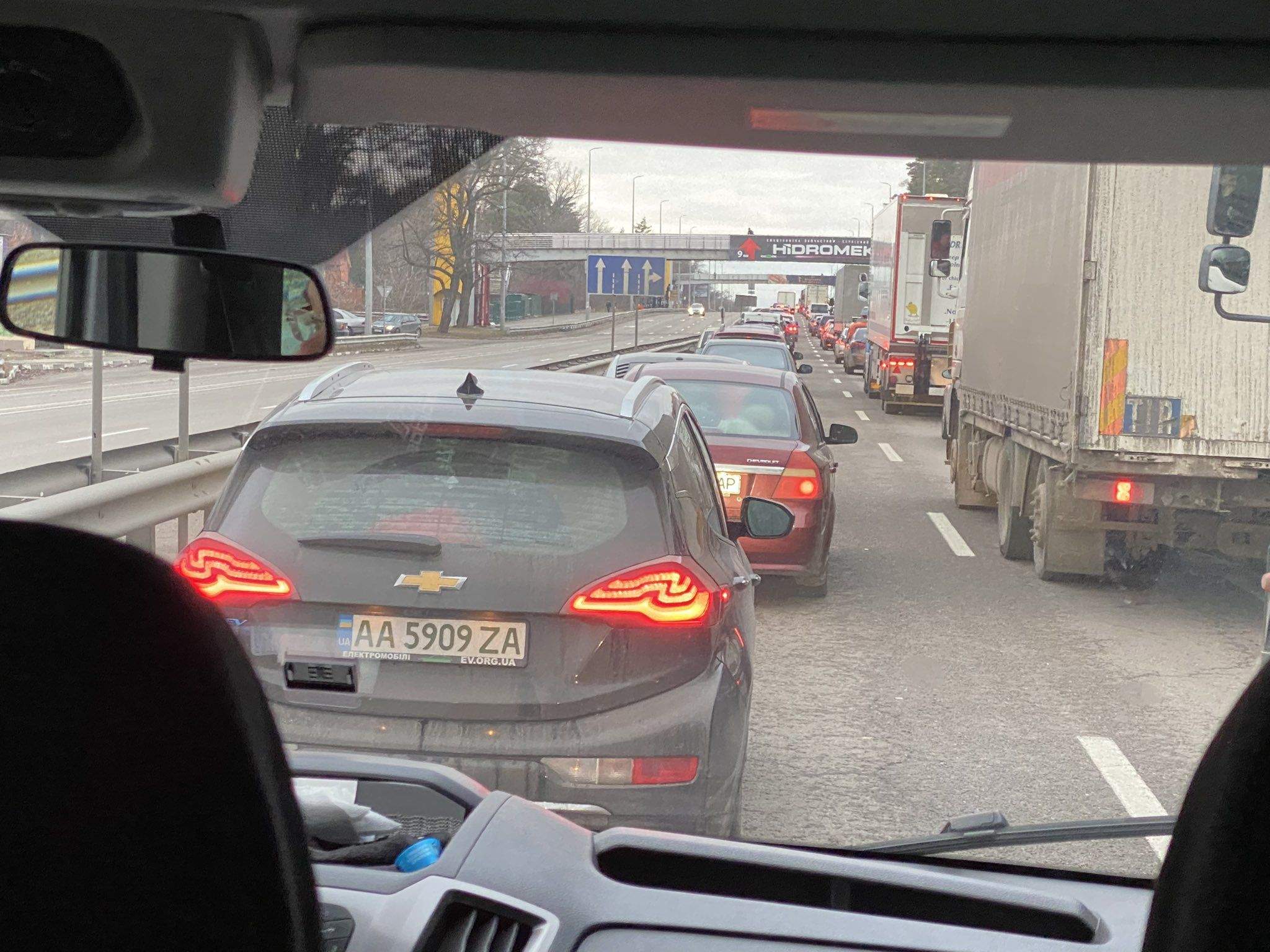 Les carreteres per sortir de Kiev estan col·lapsades.