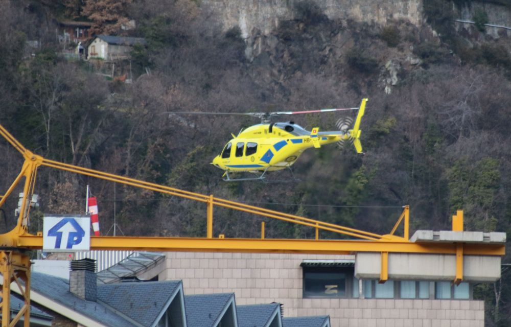 L'helicòpter que ha acudit aquesta tarda al centre hospitalari a cercar la ferida.