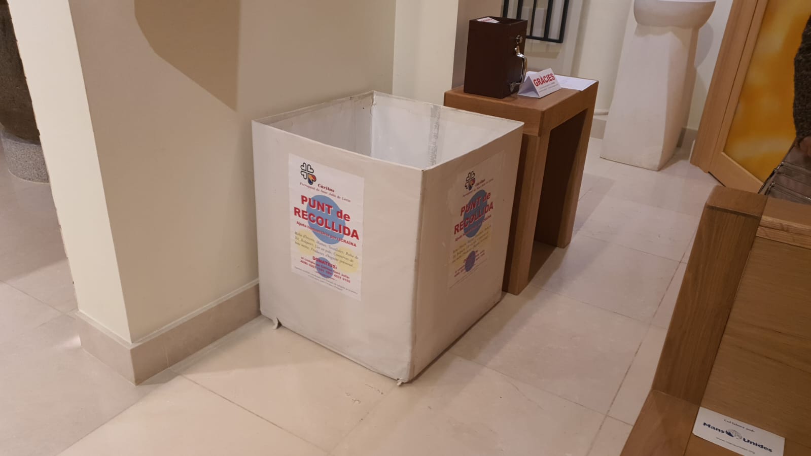 El punt de recollida de Càritas a Sant Julià.