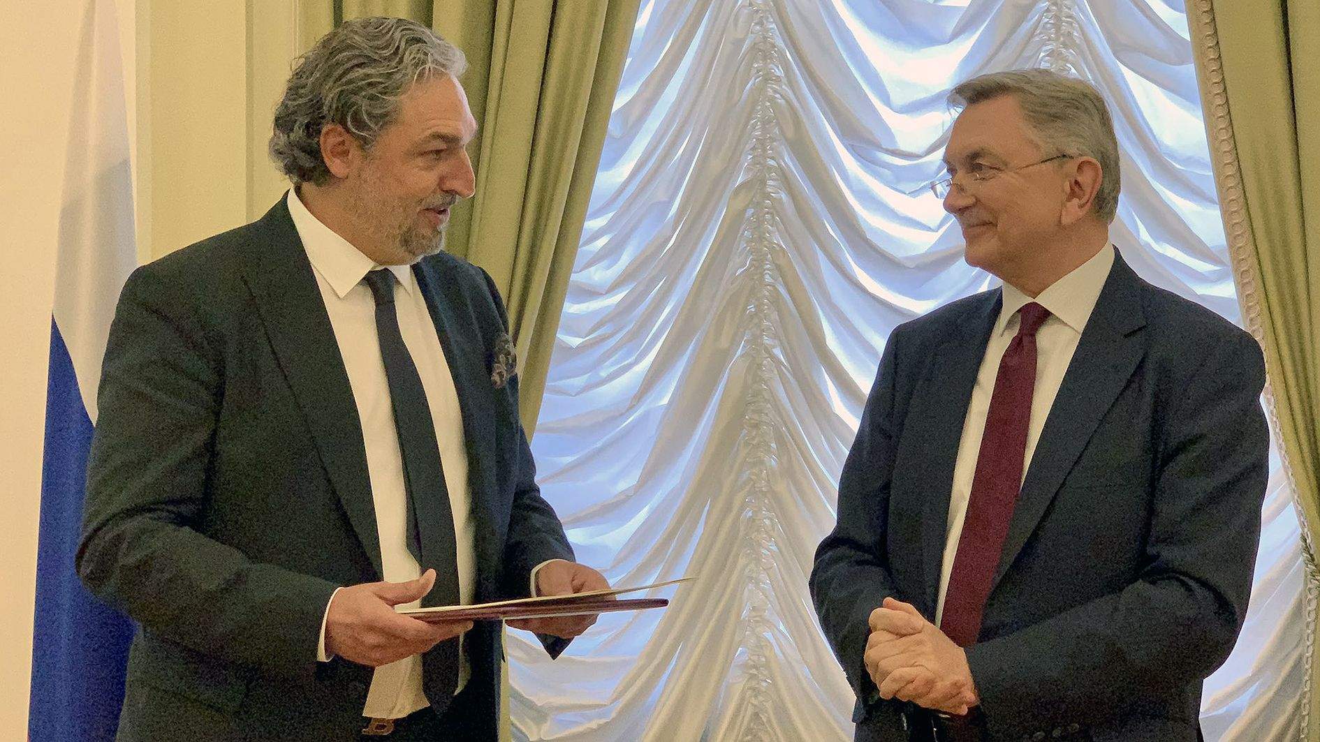 El cònsol honorari rus, Narcís Socías, amb l'ambaixador a Espanya i Andorra, Yuri Korchagin.