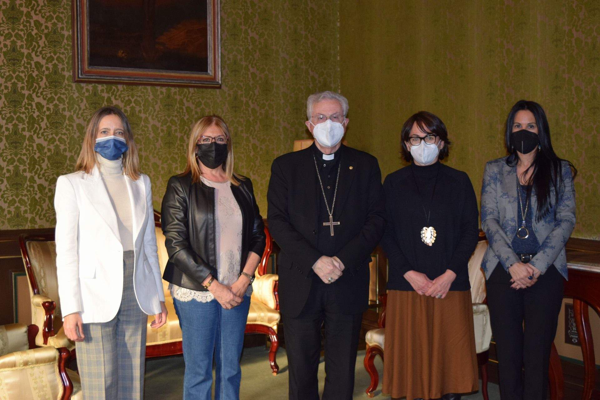 D'esquerra a dreta, Mireia Maestre, Mònica Codina, Joan-Enric Vives, Cristina Rico i Clàudia Cornella.