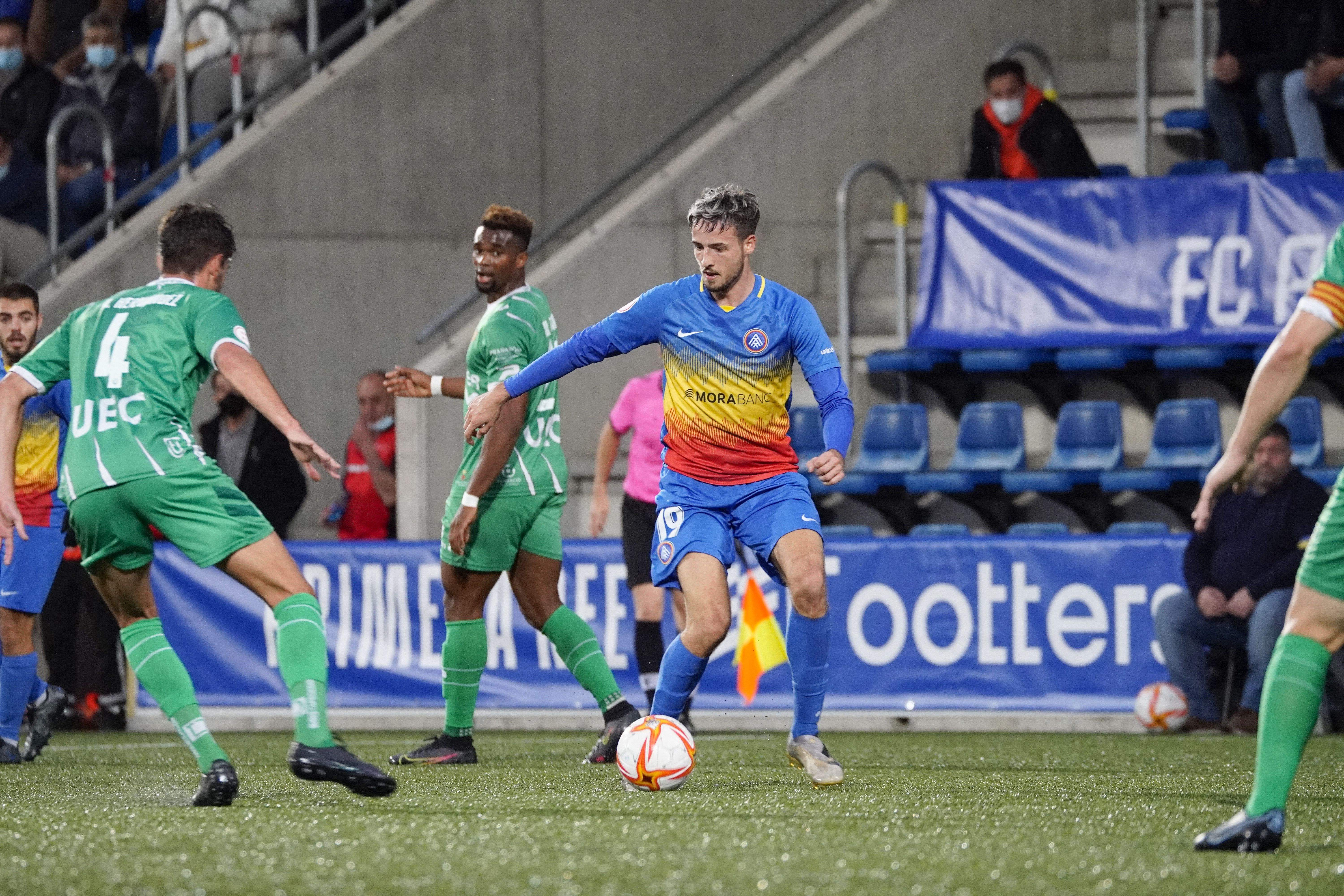 Un instant del partit de la primera volta, al Nacional, entre Andorra i Cornellà.