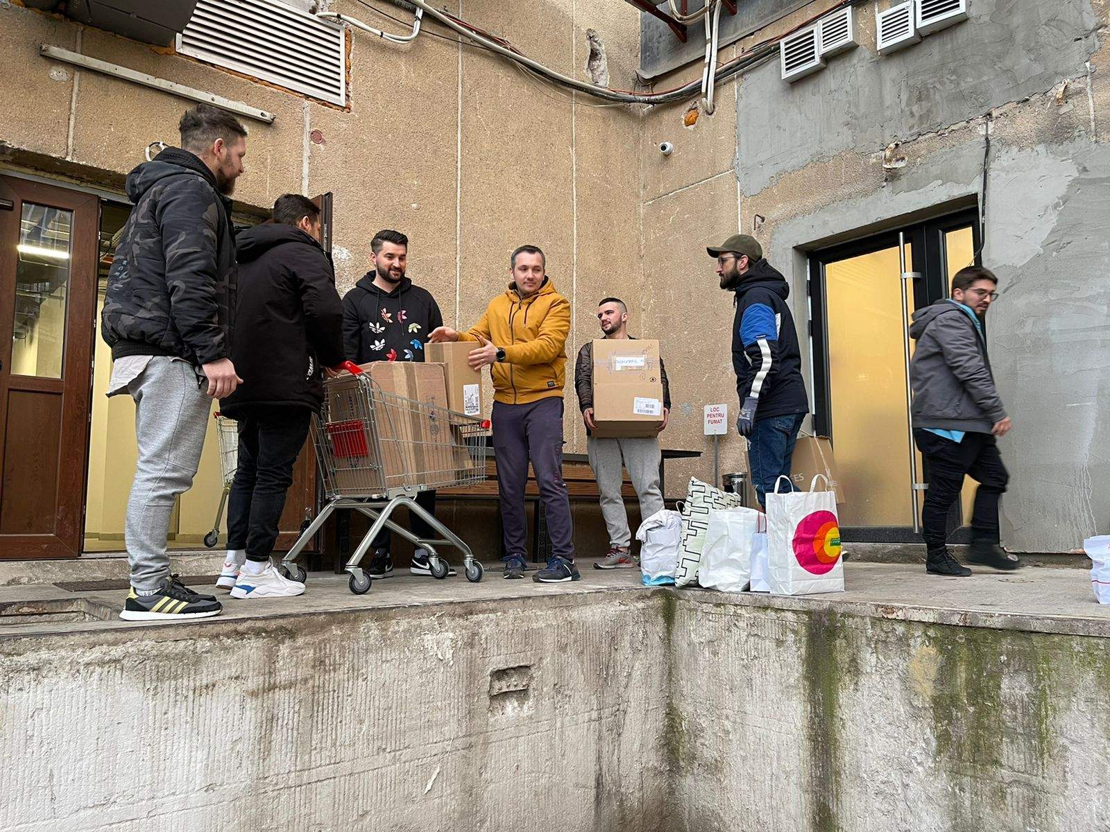 Descàrrega del lot de medicaments enviats per Montse Cardelús. Descàrrega del lot de medicaments enviats per Montse Cardelús.