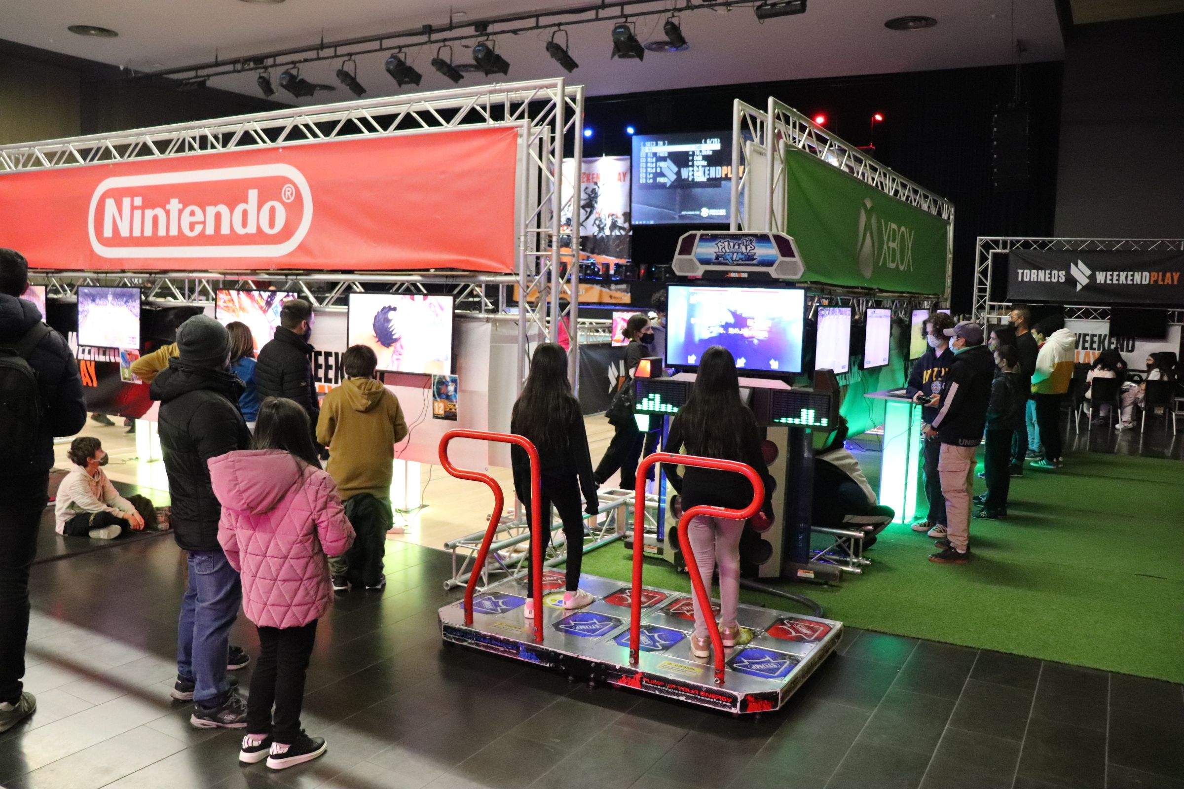 Joves al Saló del Videojoc en una edició anterior.