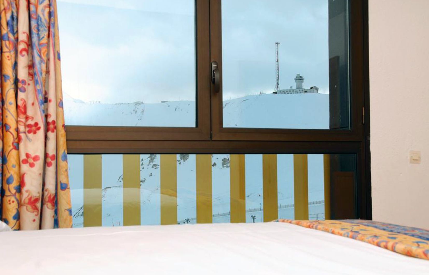 Vistes des d'una de les habitacions de l'hotel on estava allotjada la detinguda.