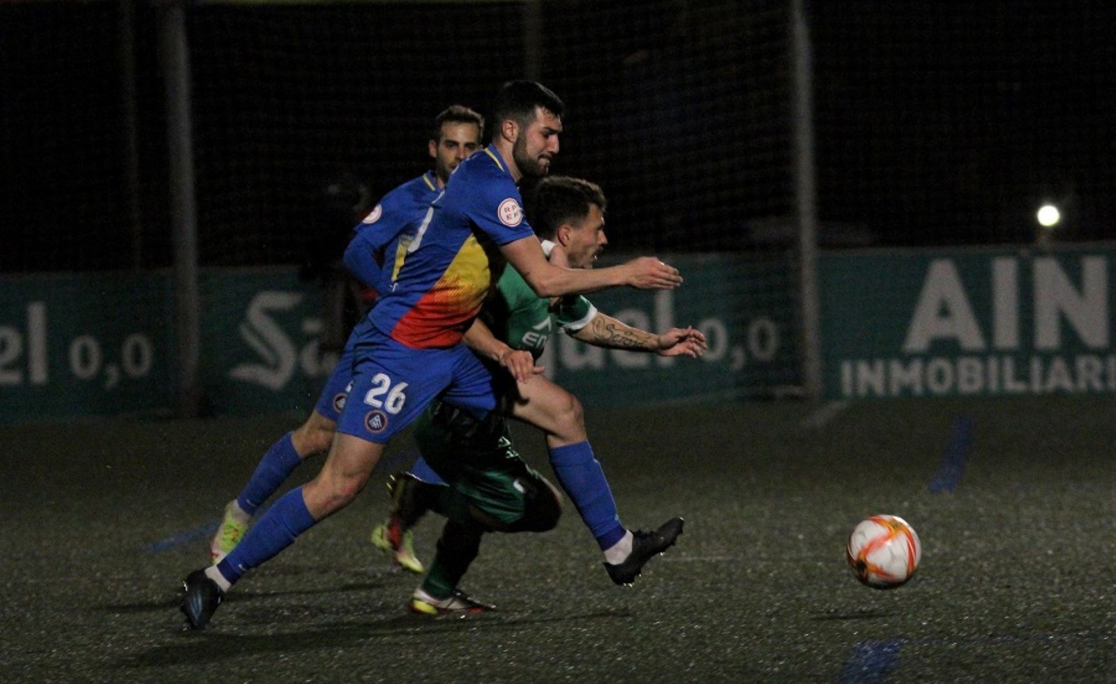 Un instant del duel entre Cornellà i Andorra.