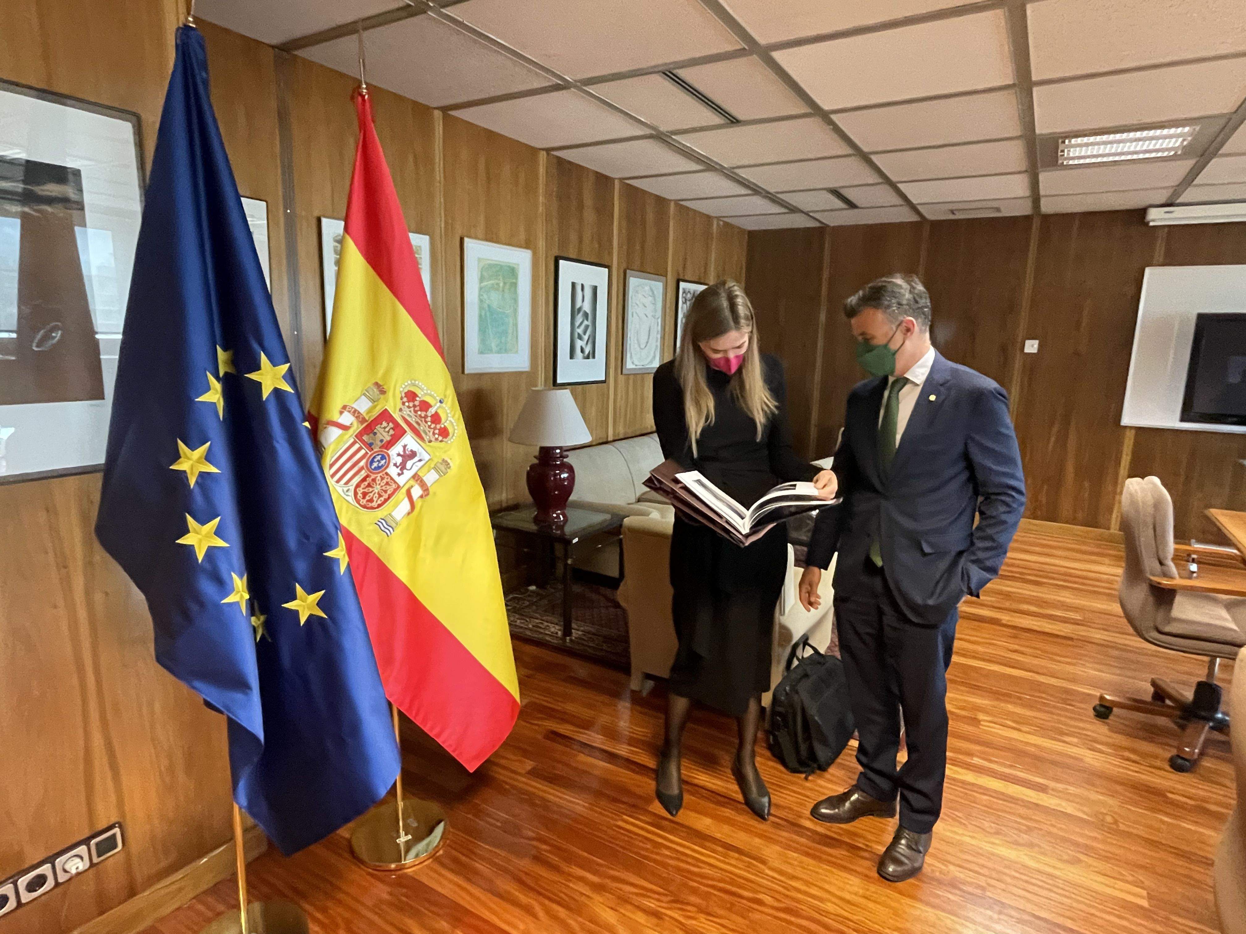 Marc Rosell amb la secretària d'Estat espanyola, Sara Aagesen.