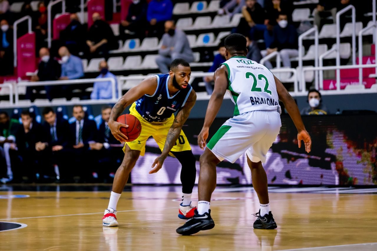 Miller-McIntyre bota la pilota marcat per Feliz al partit d'aquest dimecres.