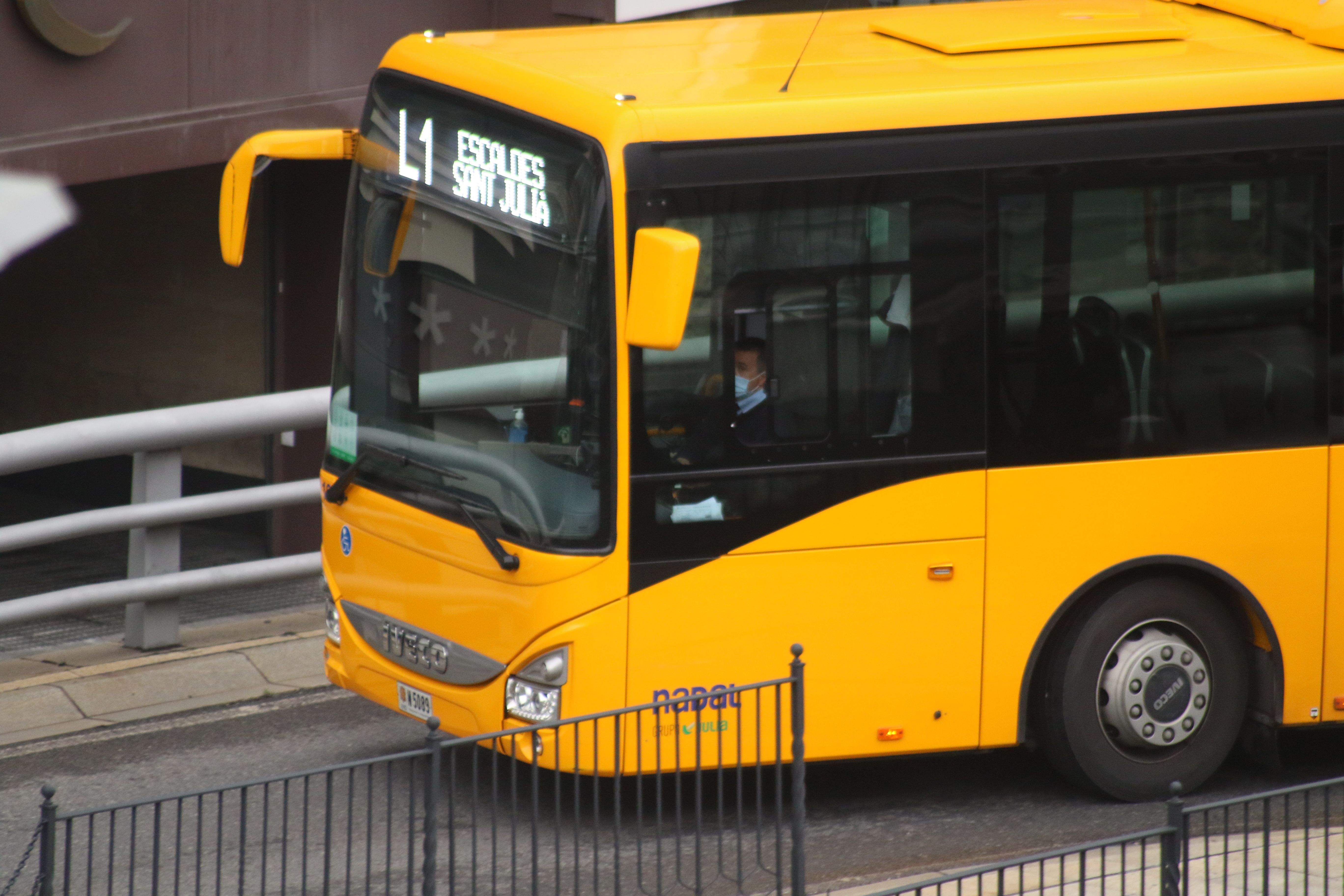Un bus de línia interna aquest matí de divendres.