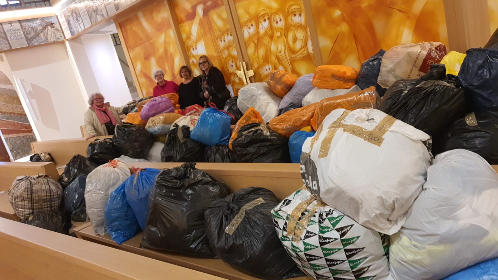 Material recollit a l'església de Sant Julià. Material recollit a l'església de Sant Julià.