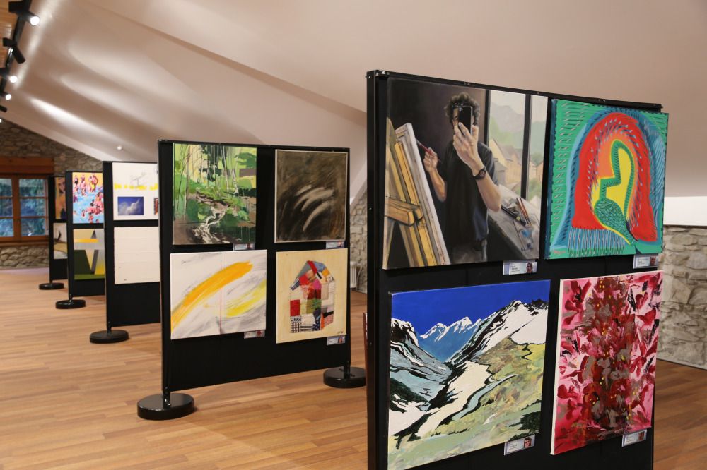 Algunes de les obres exposades a Sant Julià de Lòria.