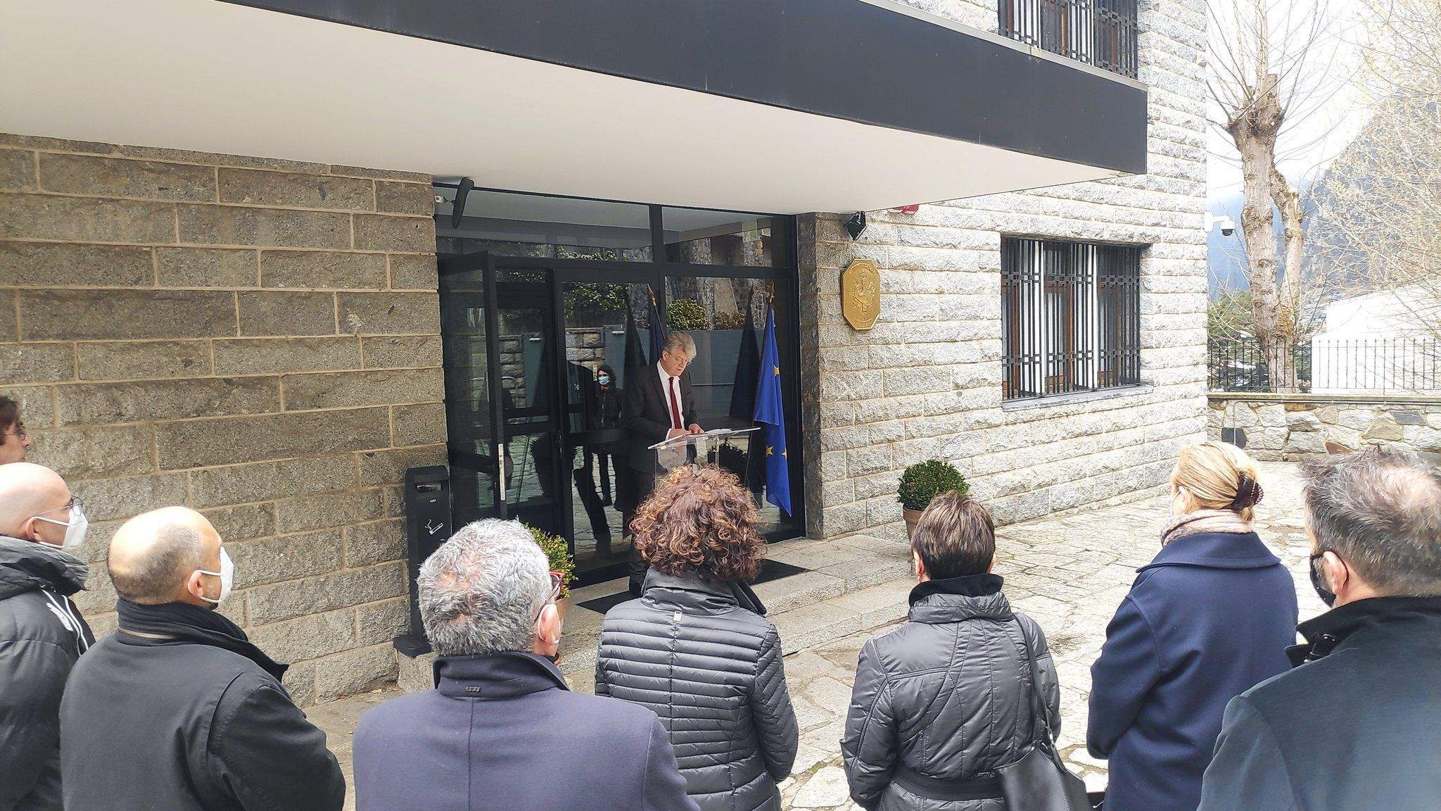 Un imatge de l'acte que s'ha fet aquest divendres a l'ambaixada de França.