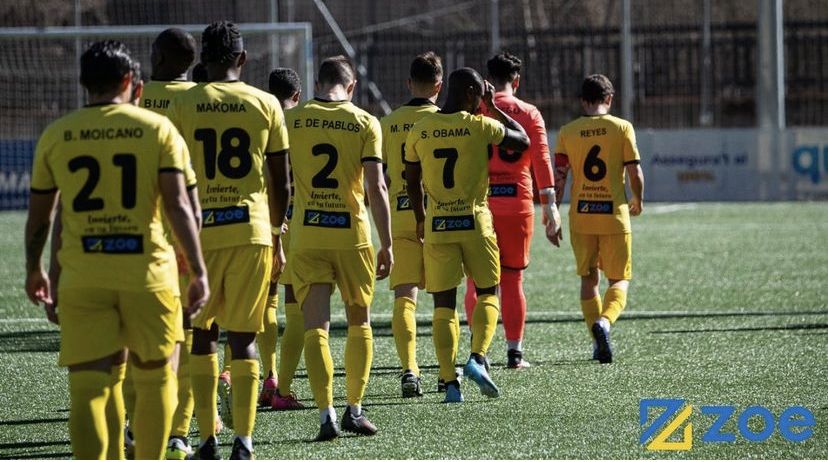 Jugadors de la UE Santa Coloma en un dels partits just abans que esclatés la polèmica.
