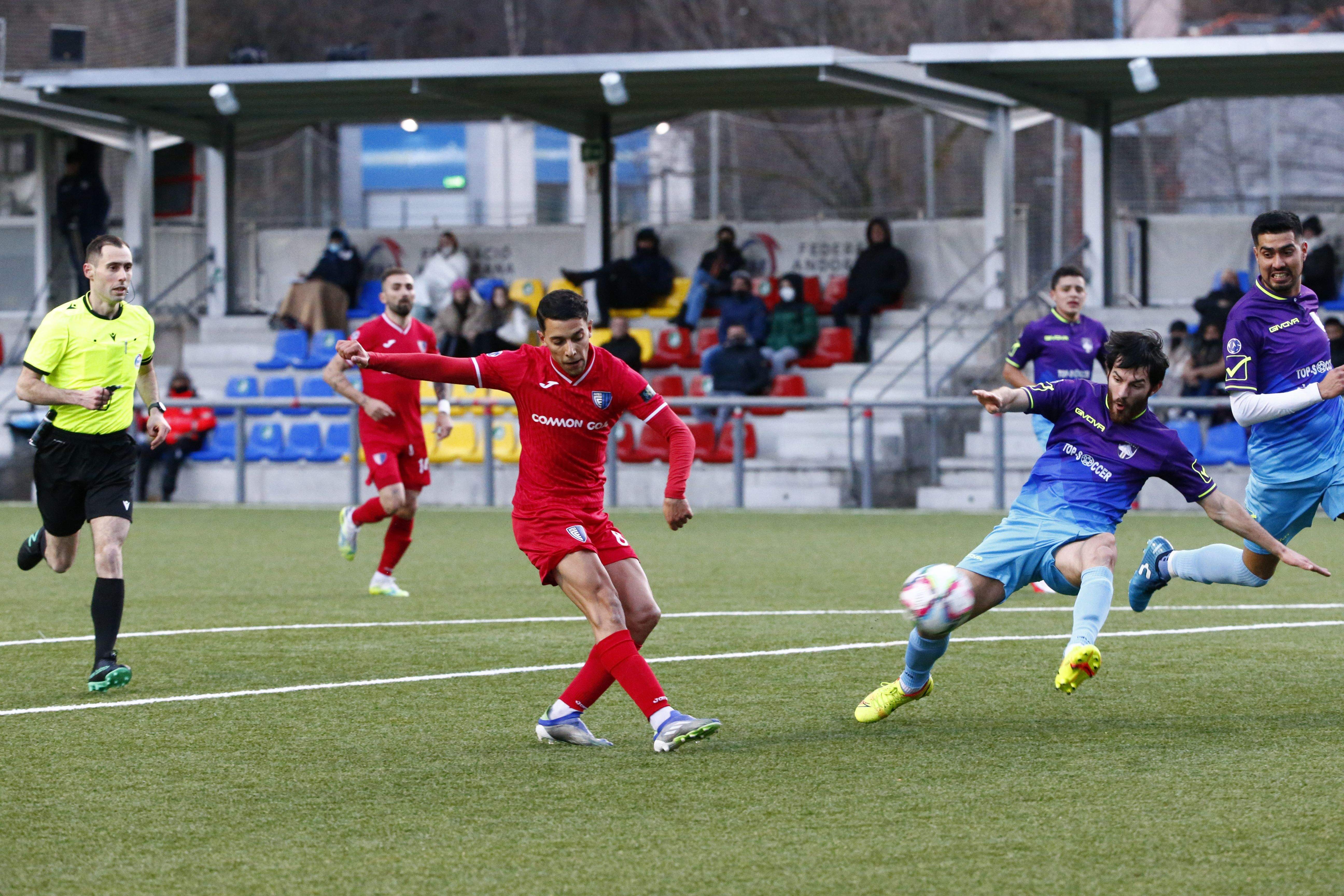  Un instant del duel entre l'Inter d'Escaldes i el Carroi.