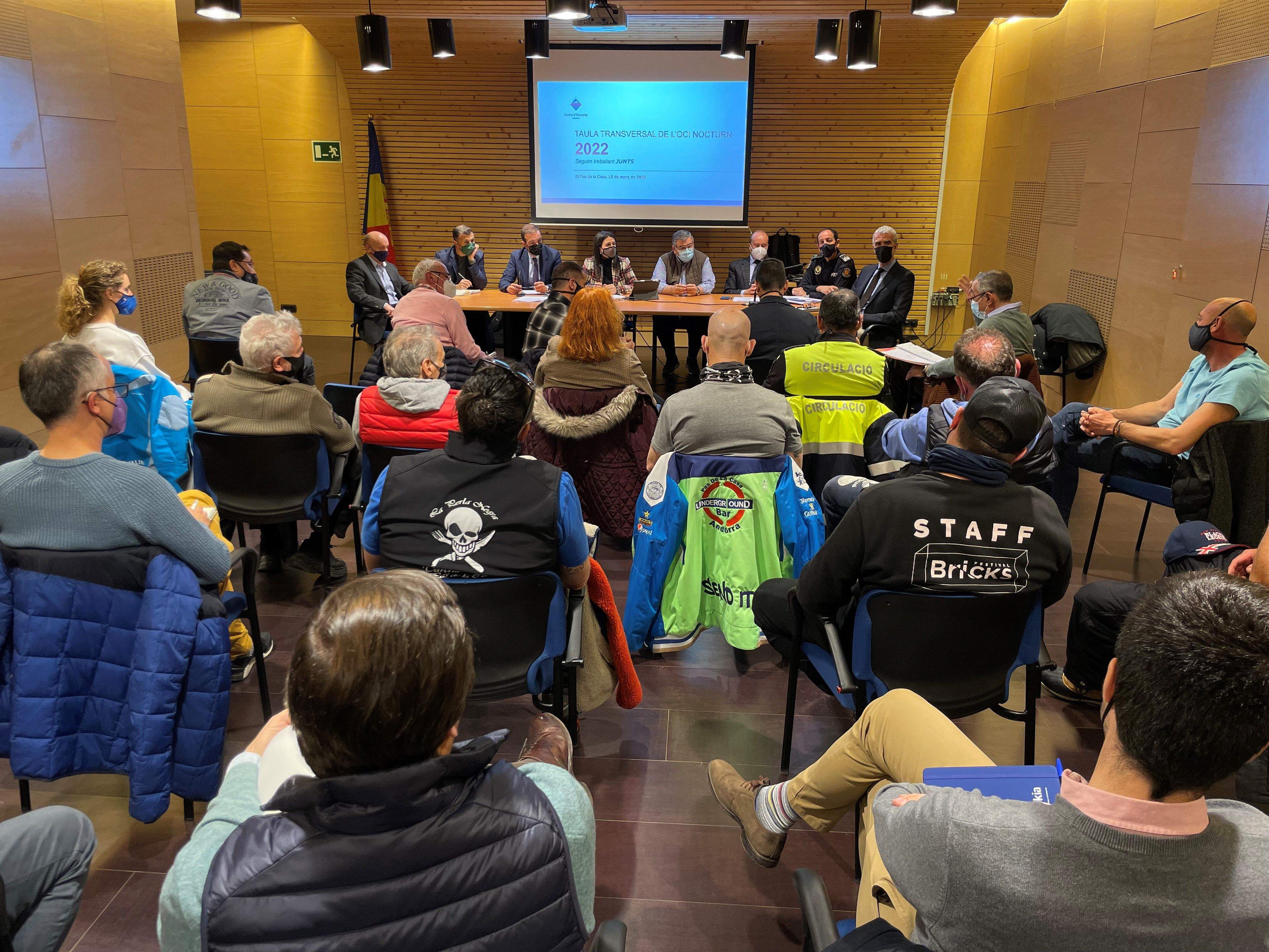 Una reunió de la  Taula oci nocturn al Pas de la Casa