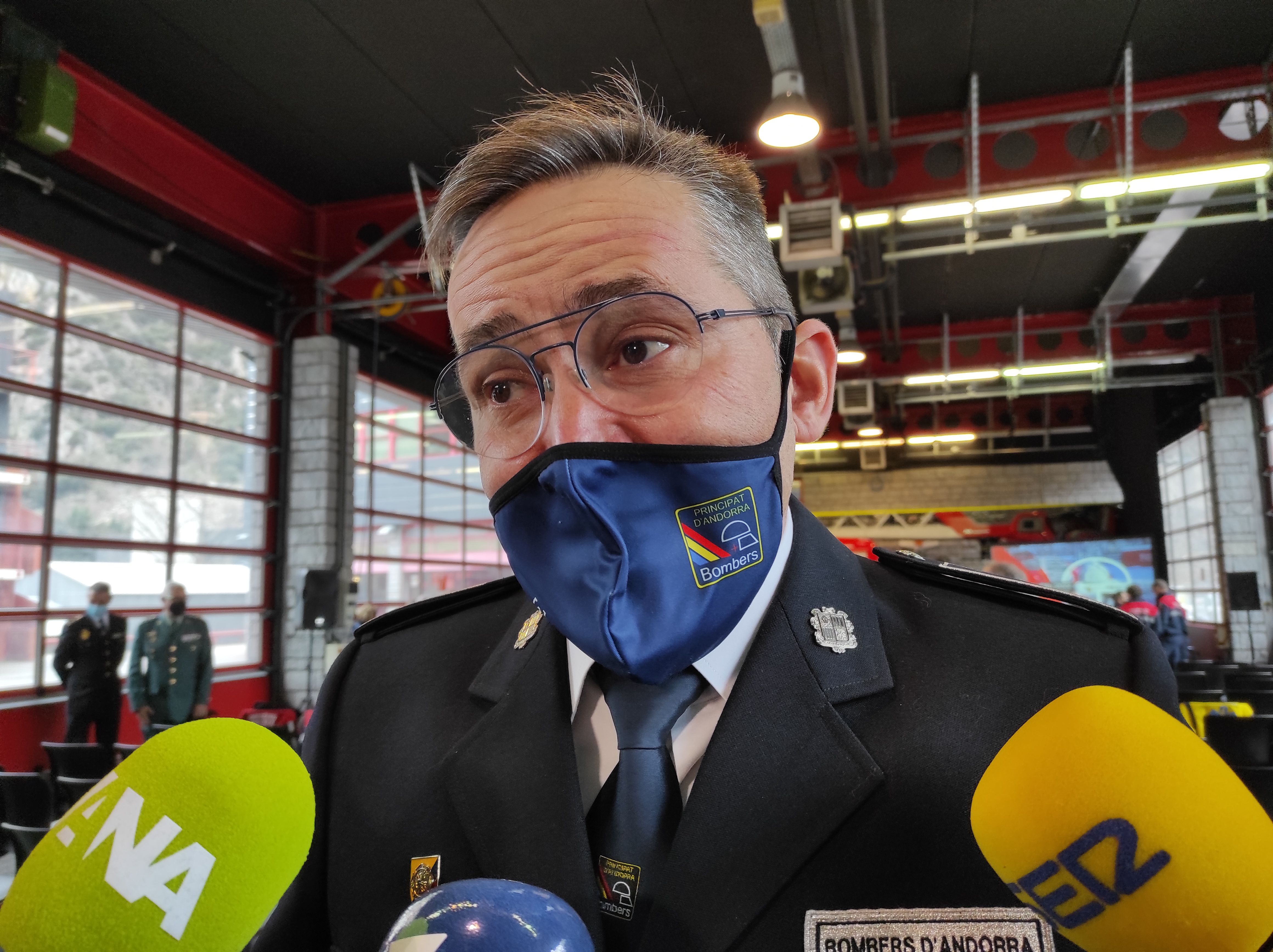 El director del cos de bombers, Jordi Farré, donant explicacions. El director del cos de bombers, Jordi Farré, donant explicacions.