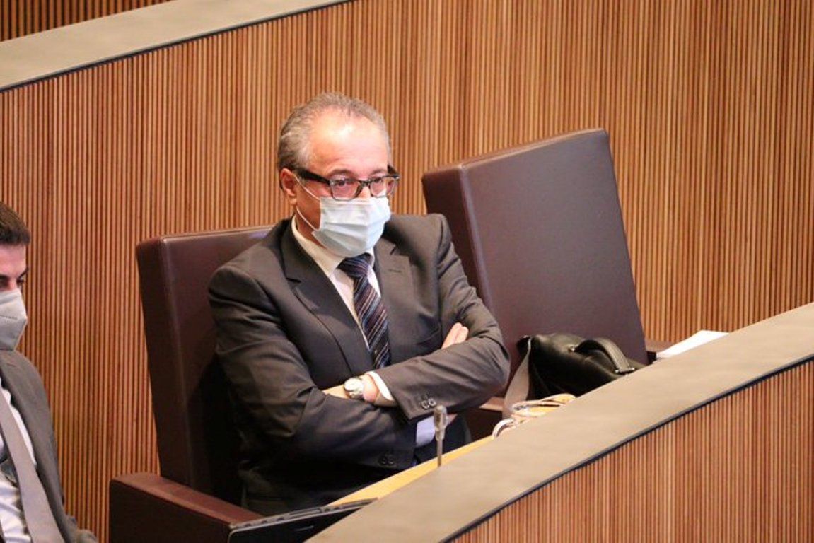 El conseller general de Terceravia, Joan Carles Camp durant la sessió d'aquest dijous.