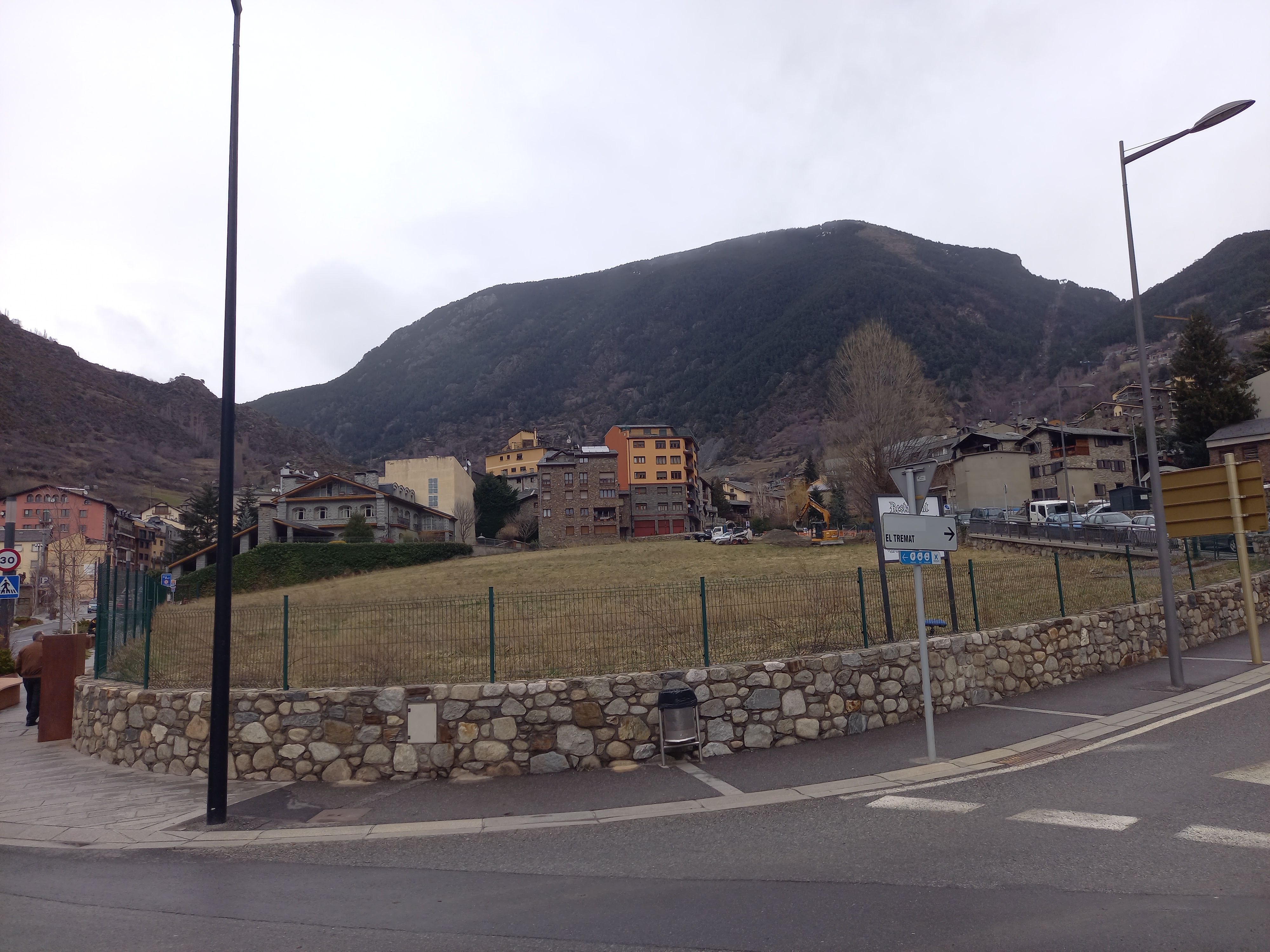 El terreny on es projecta el centre comercial. El terreny on es projecta el centre comercial.