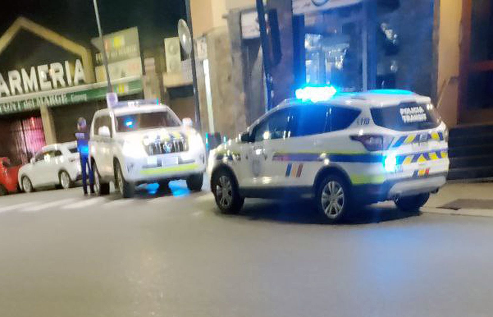 Patrulles de policia que van actuar en l'incident.