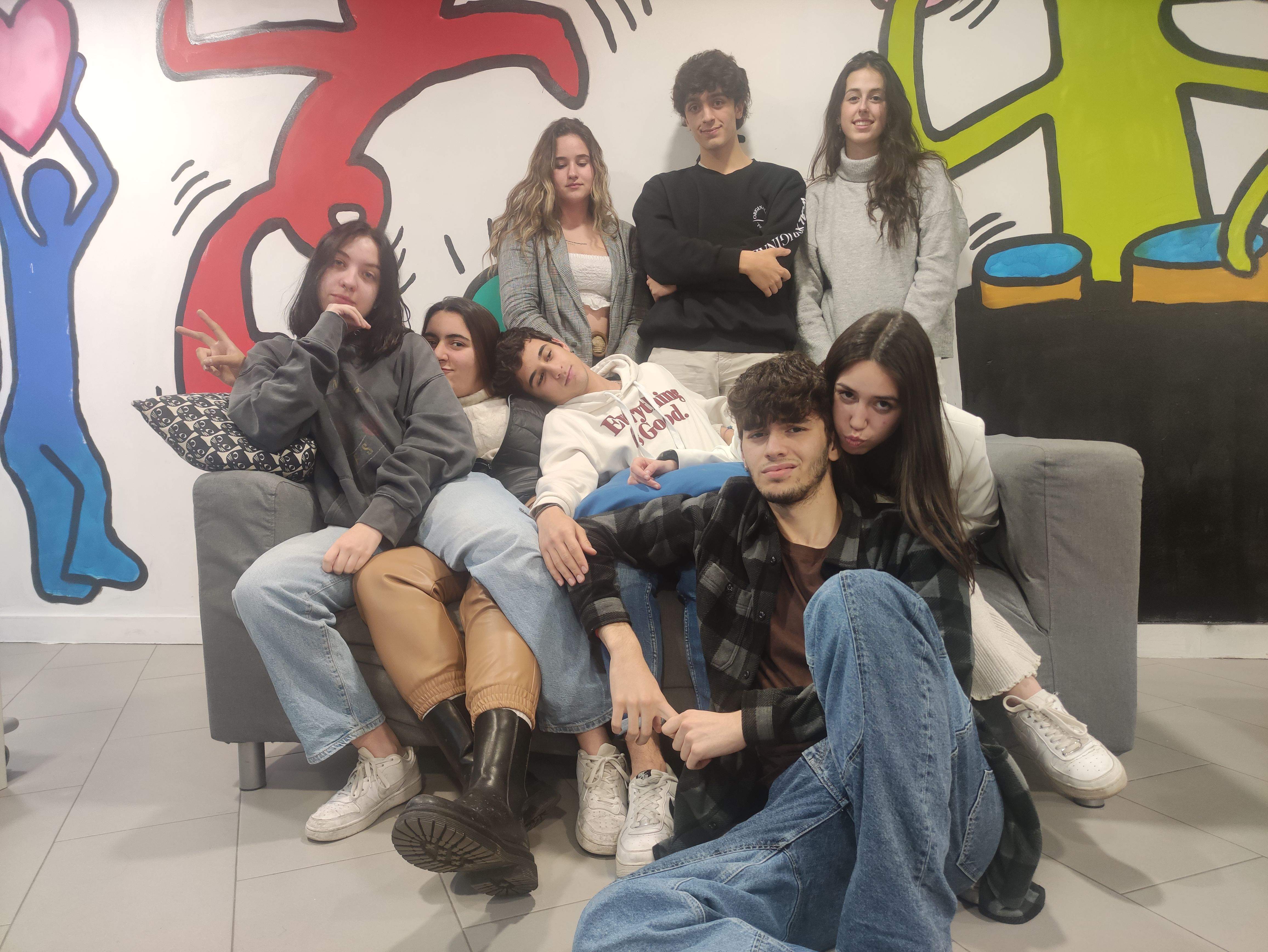 Els joves encarregats de dur a terme la representació.