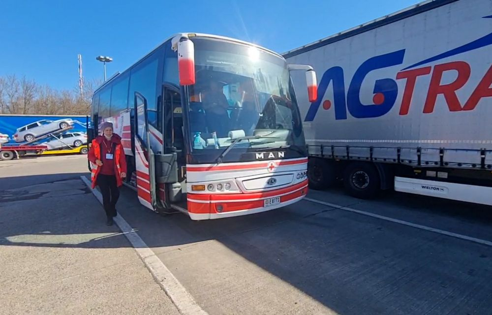 Una de les parades de l'autobús de Creu Roja Andorrana de tornada al Principat.