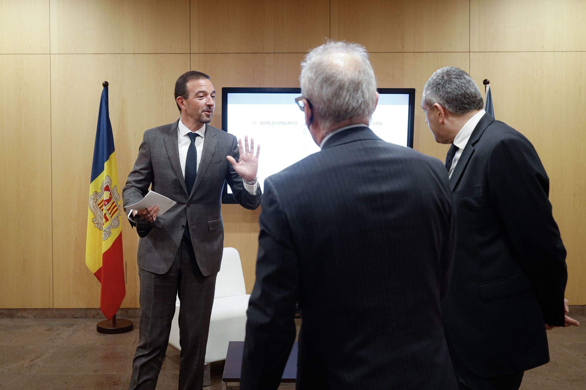 El ministre Jordi Torres conversa amb el cònsol de Canillo, Francesc Camp i amb el secretari general de l'OMT Zurab Pololikashvili.