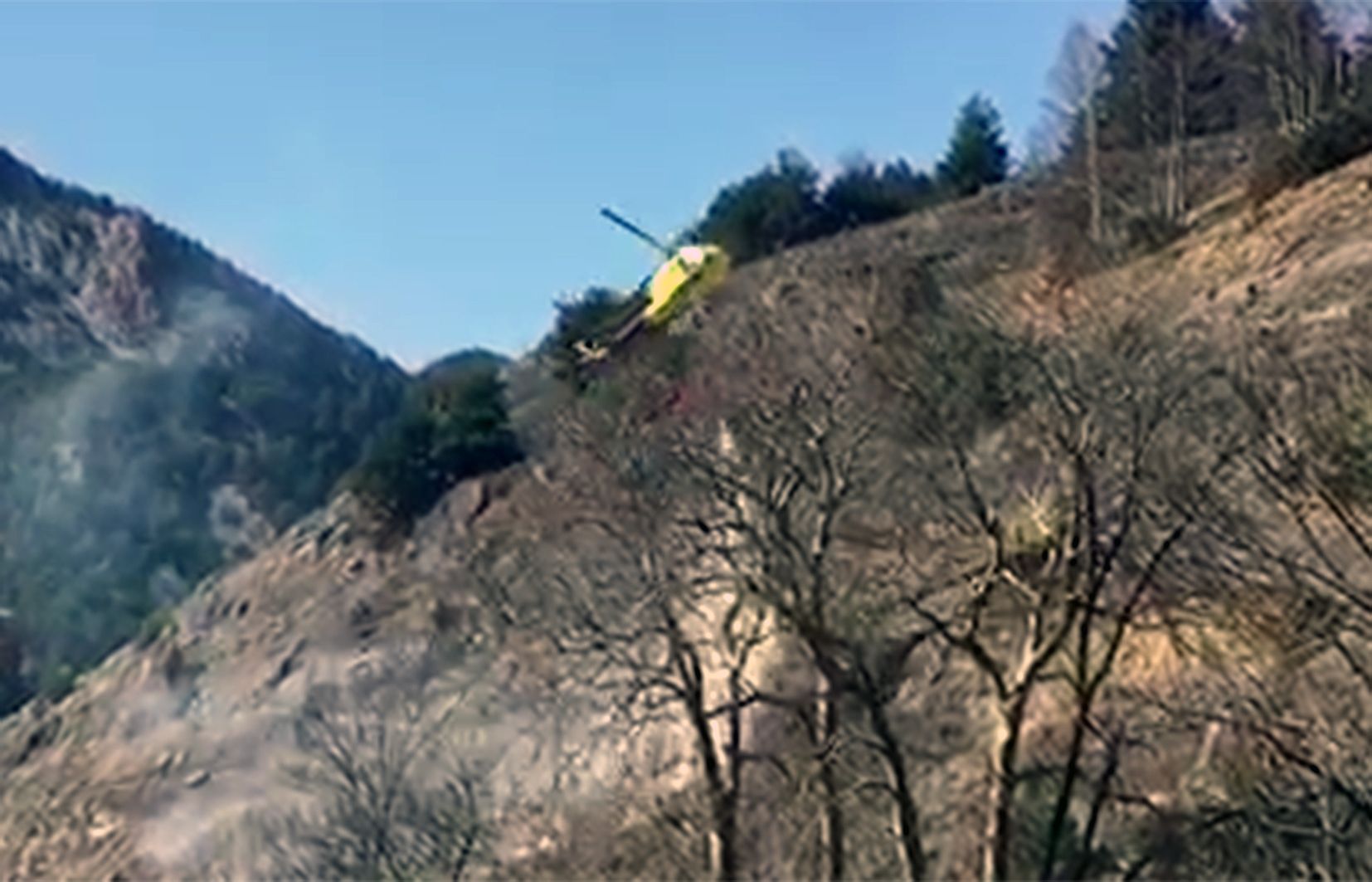 L'helicòpter fent una de les passades.