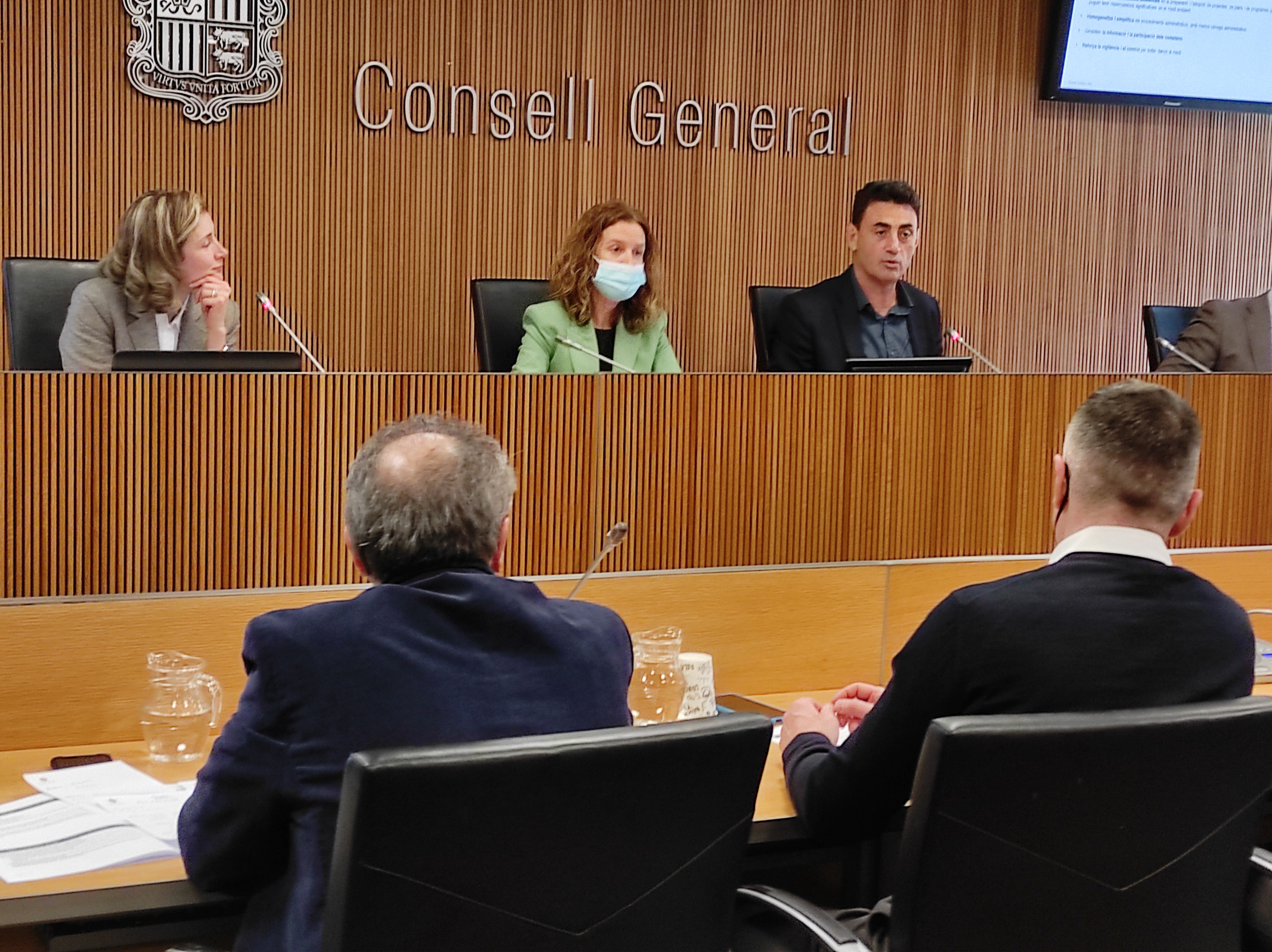 Camp, a l'esquerra, ha criticat el text presentat pel Govern. Camp, a l'esquerra, ha criticat el text presentat pel Govern.