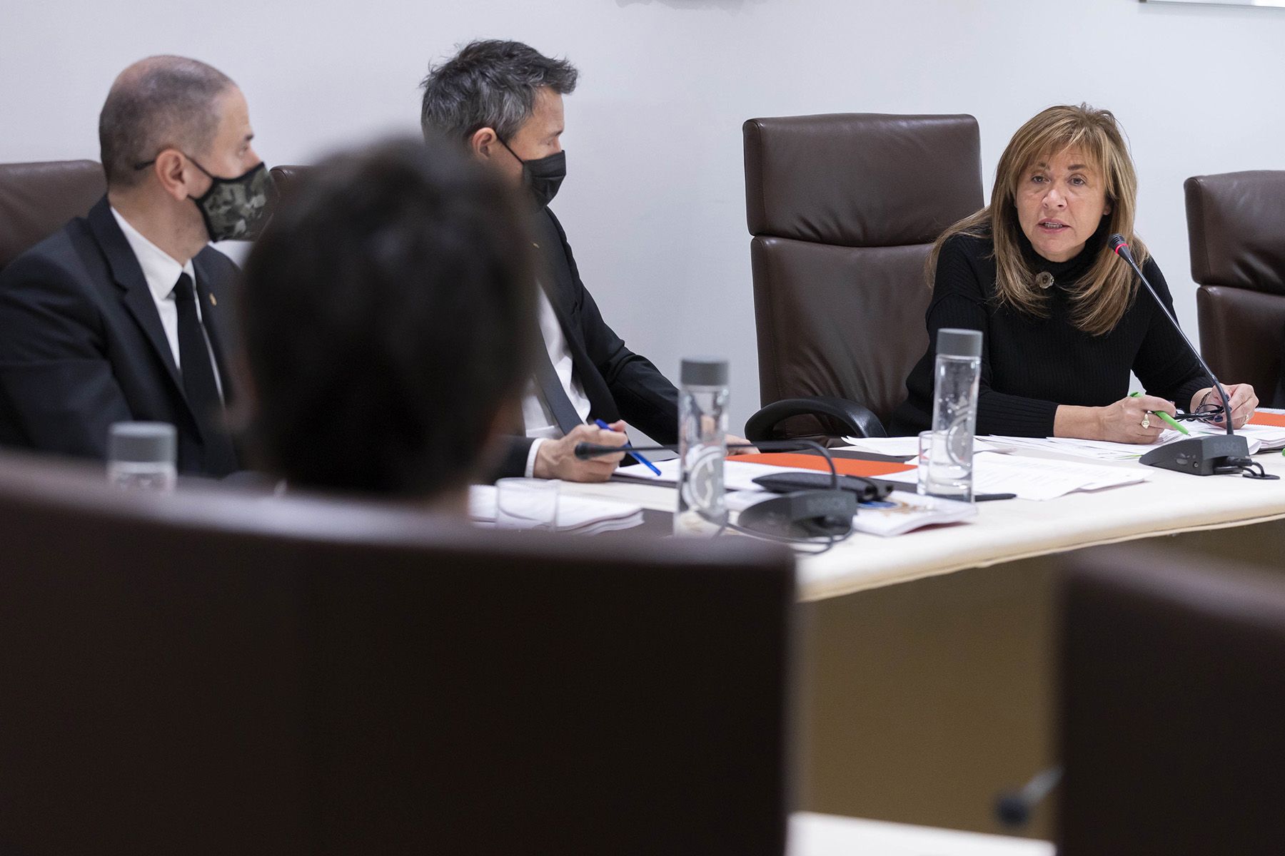 La cònsol, Conxita Marsol, responent a la minoria durant la sessió de consell de comú.