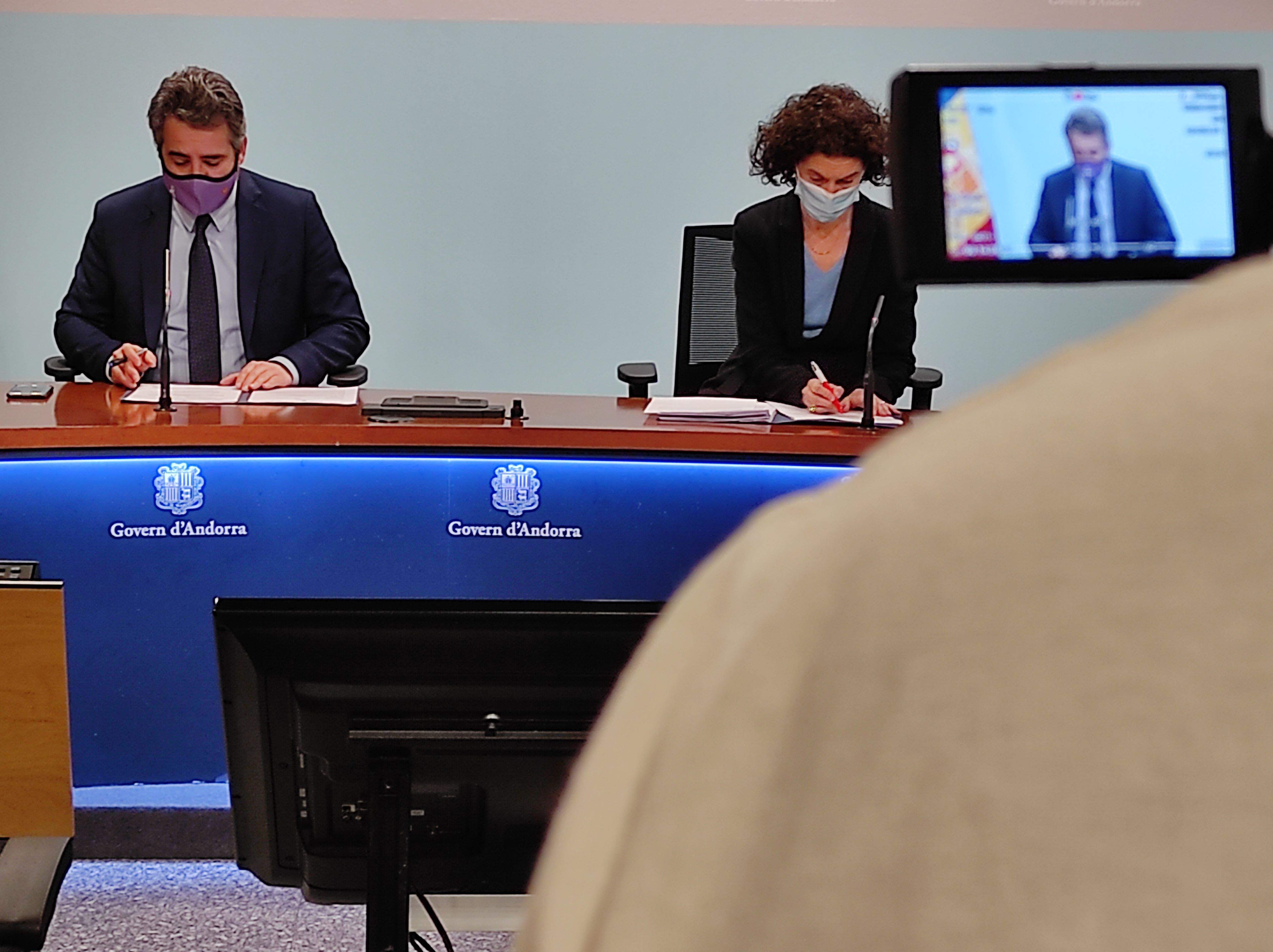 La ministra d'Afers Exteriors, Maria Ubach, amb el ministre portaveu, Eric Jover.