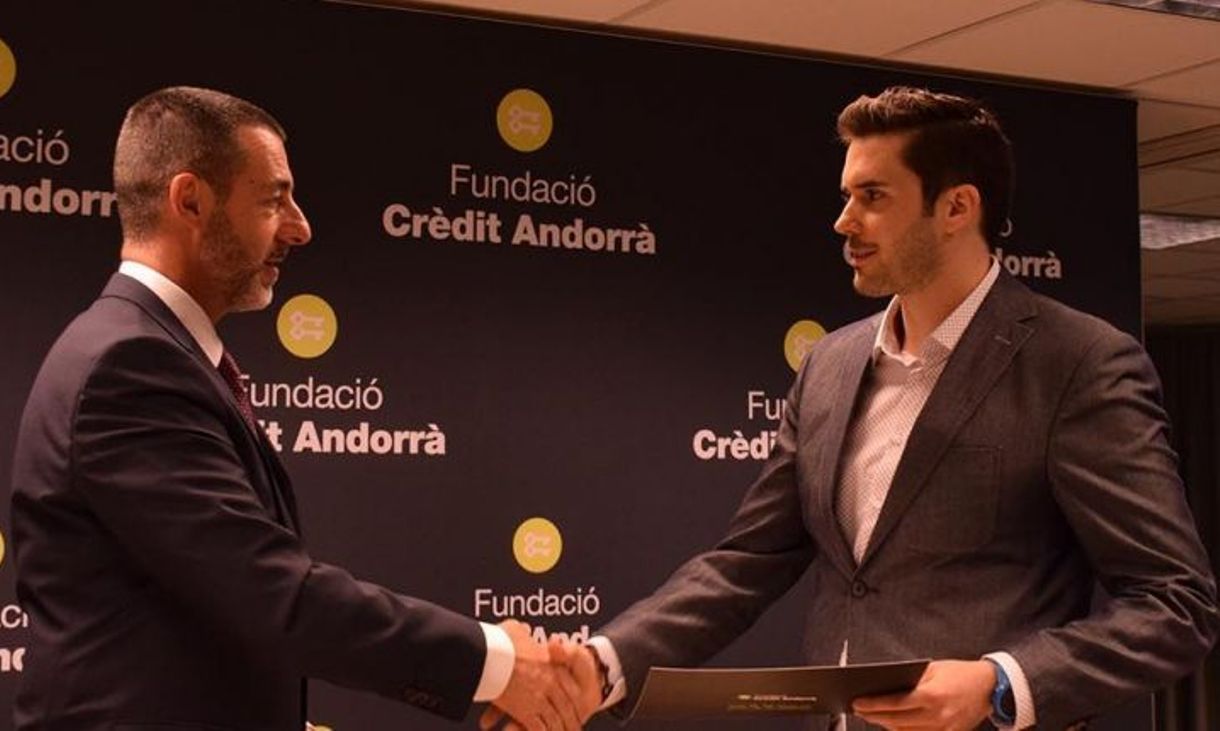 Lliurament d'una beca l'any 2019.