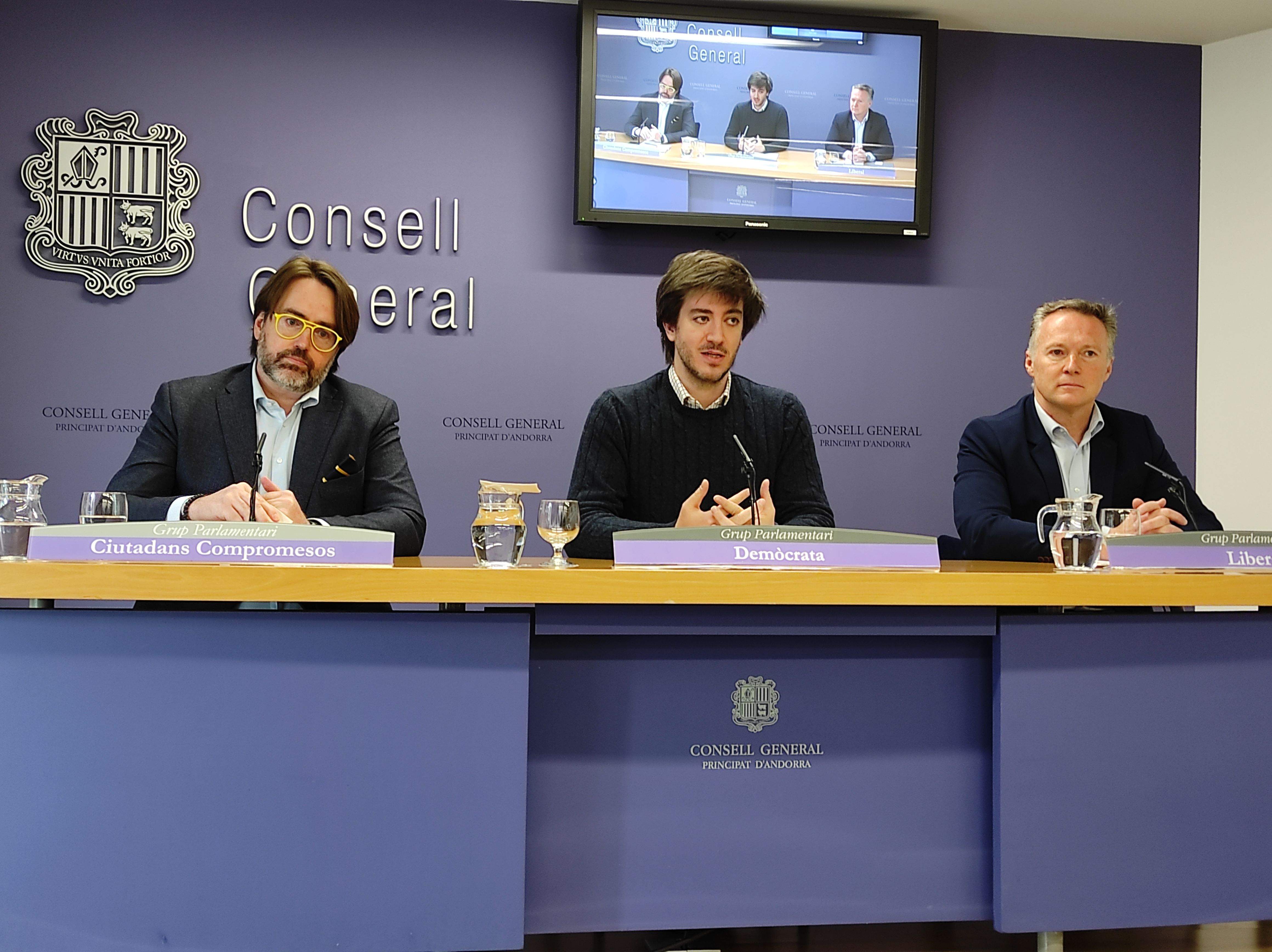 Compareixença dels grups de la majoria parlamentària.