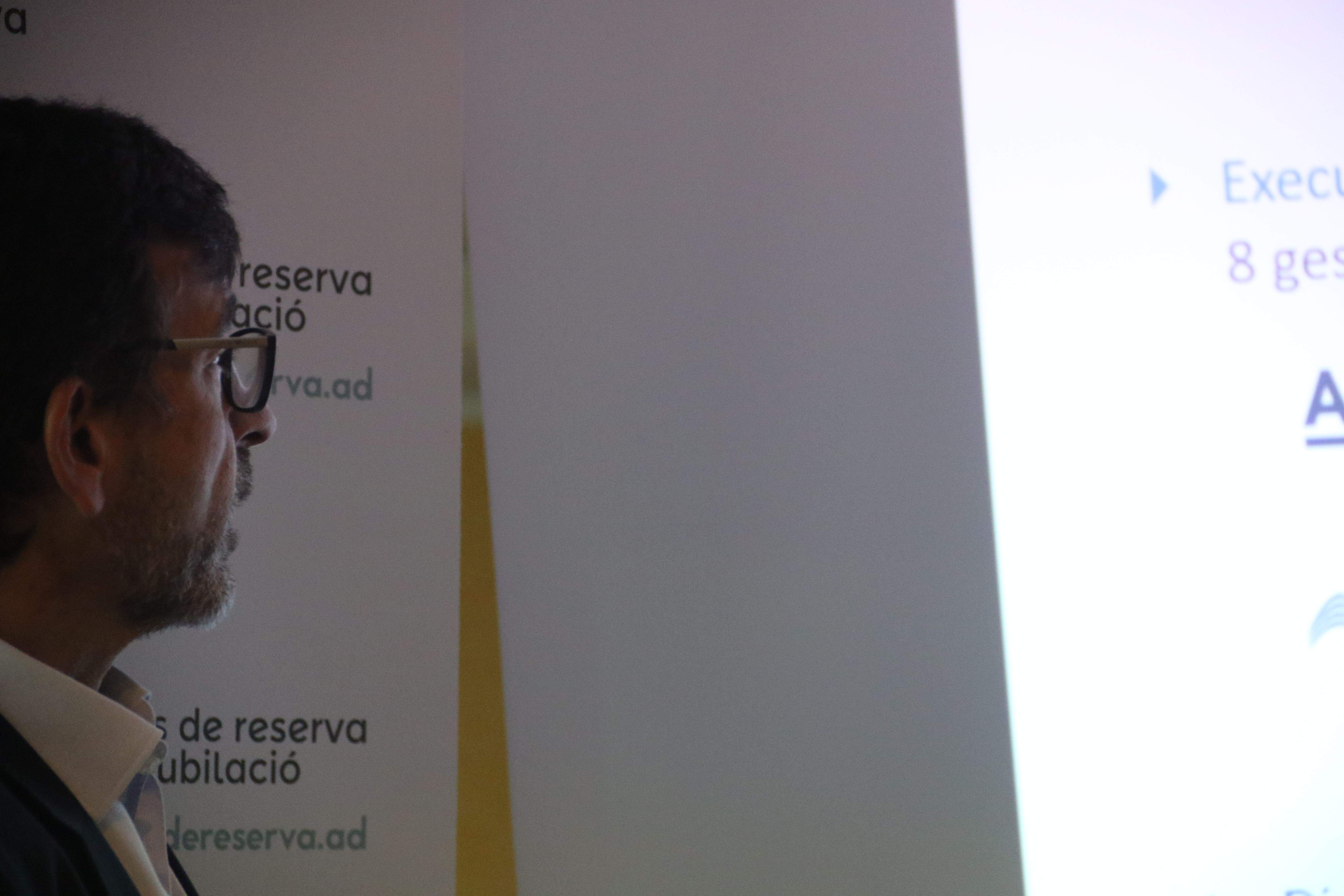 Jordi Cinca exposant les dades.