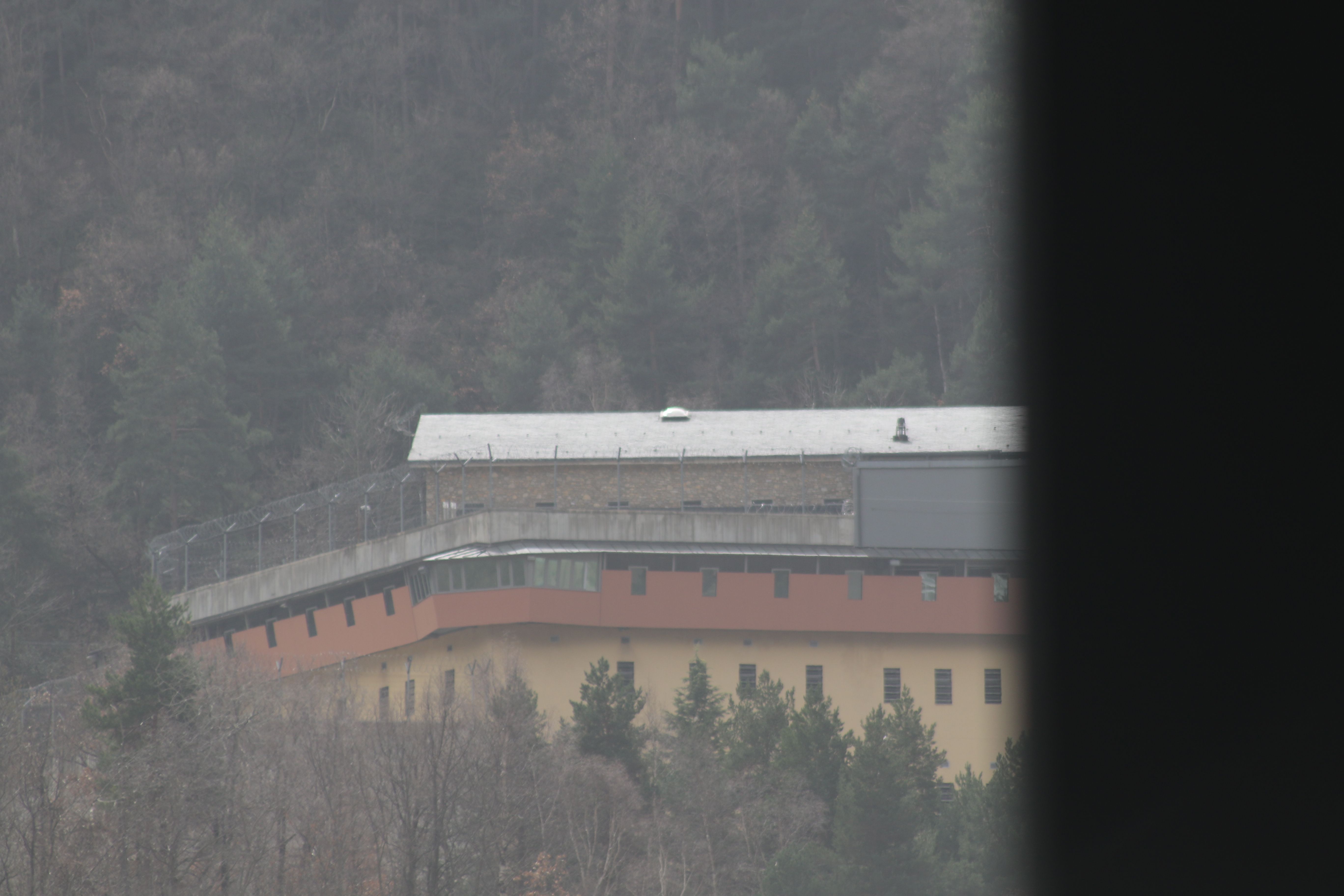 El centre penitenciari vist des de la Seu de la Justícia.