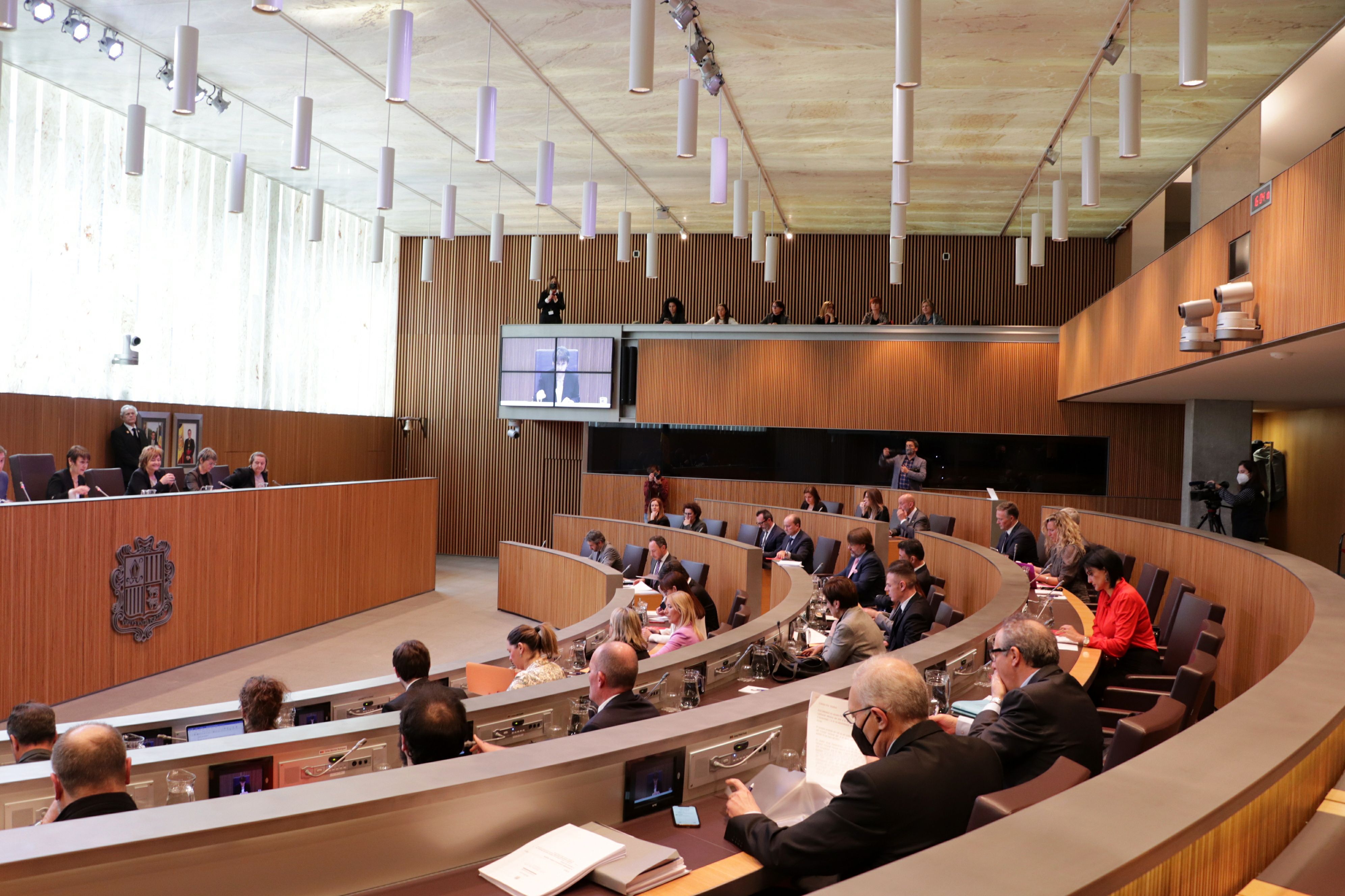 Un moment de la sessió del Consell General, ja amb molts parlamentaris sense mascareta.