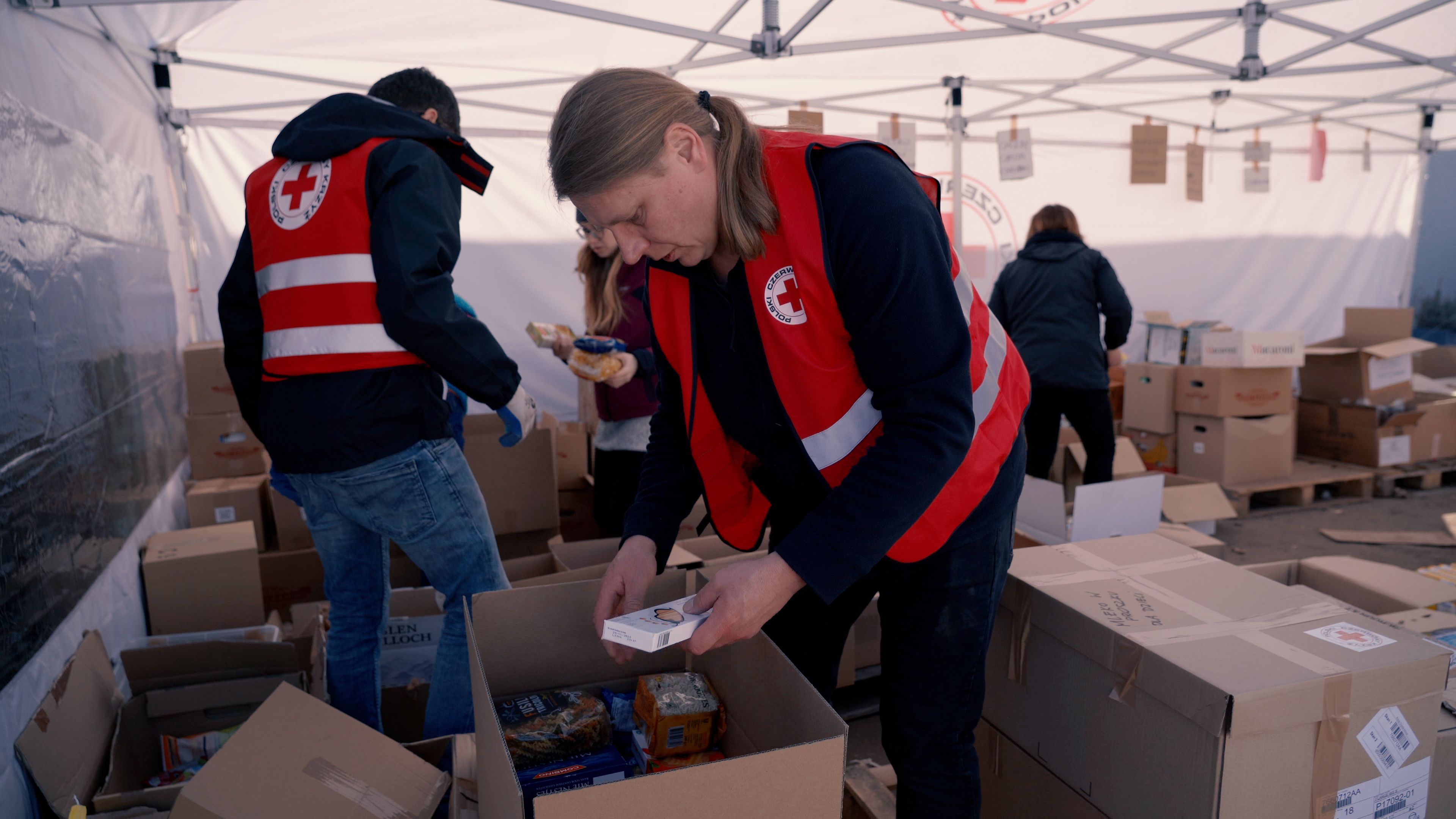 Voluntaris del centre de Creu Roja Polonesa a Lublin. 