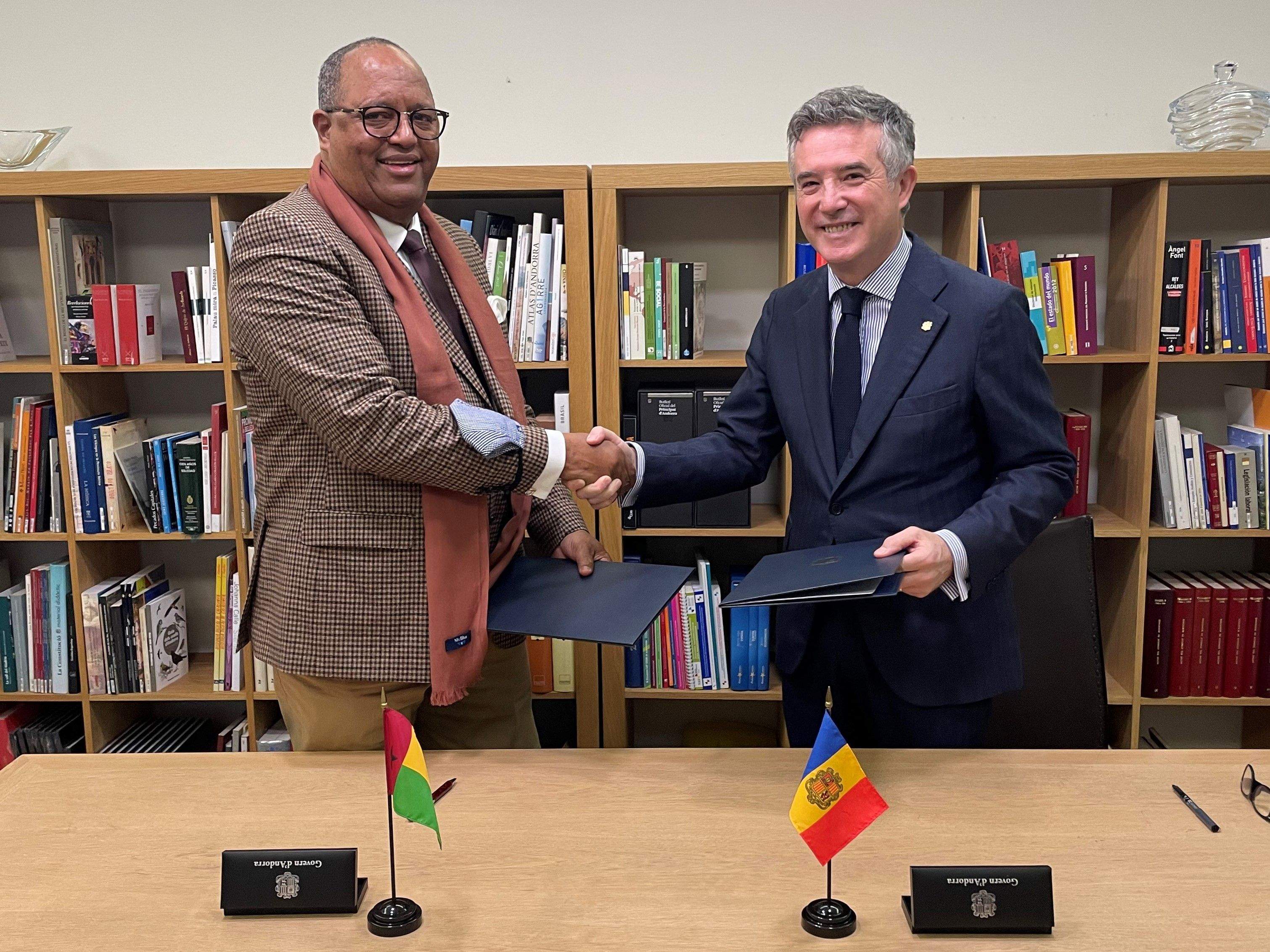 Moment de la signatura entre Andorra i Guinea Bissau